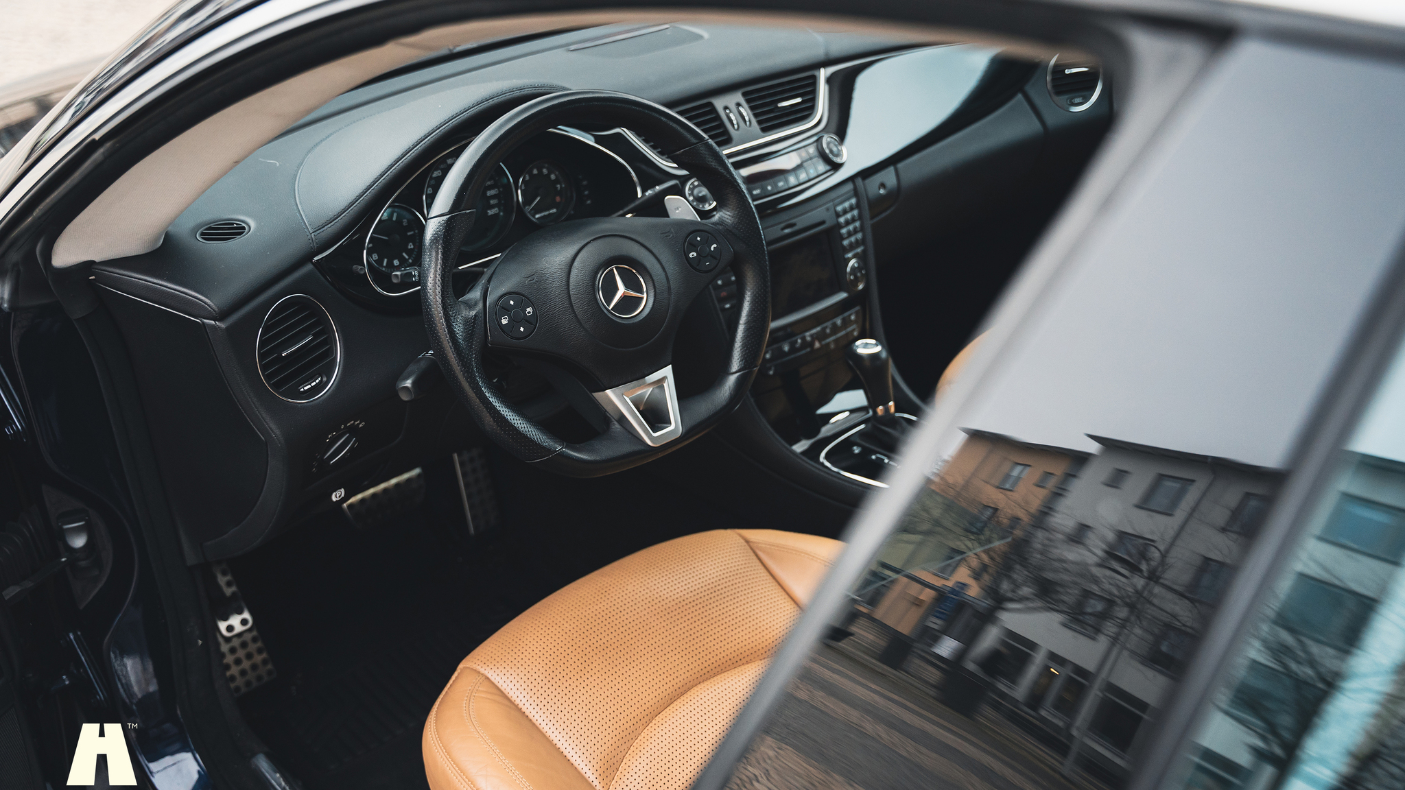 Interiörbild 2008 Mercedes-Benz CLS 63 AMG (3)