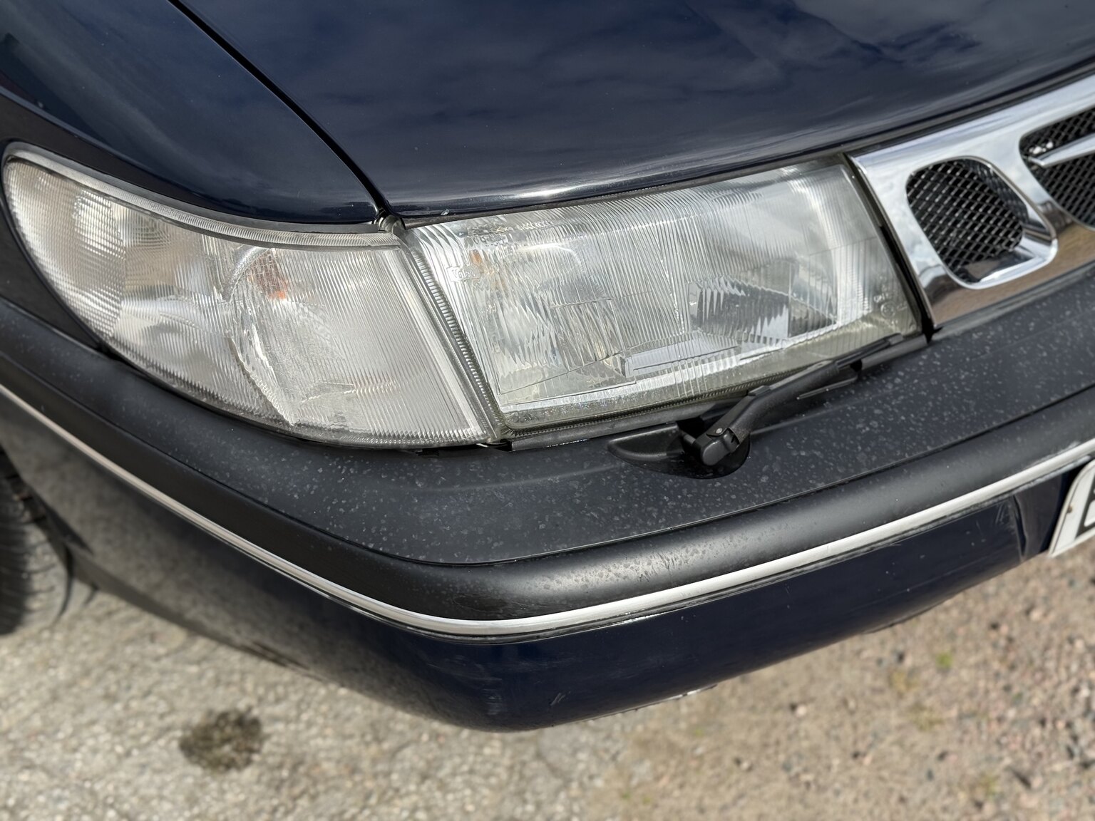 Exterior image of 1997 SAAB 900