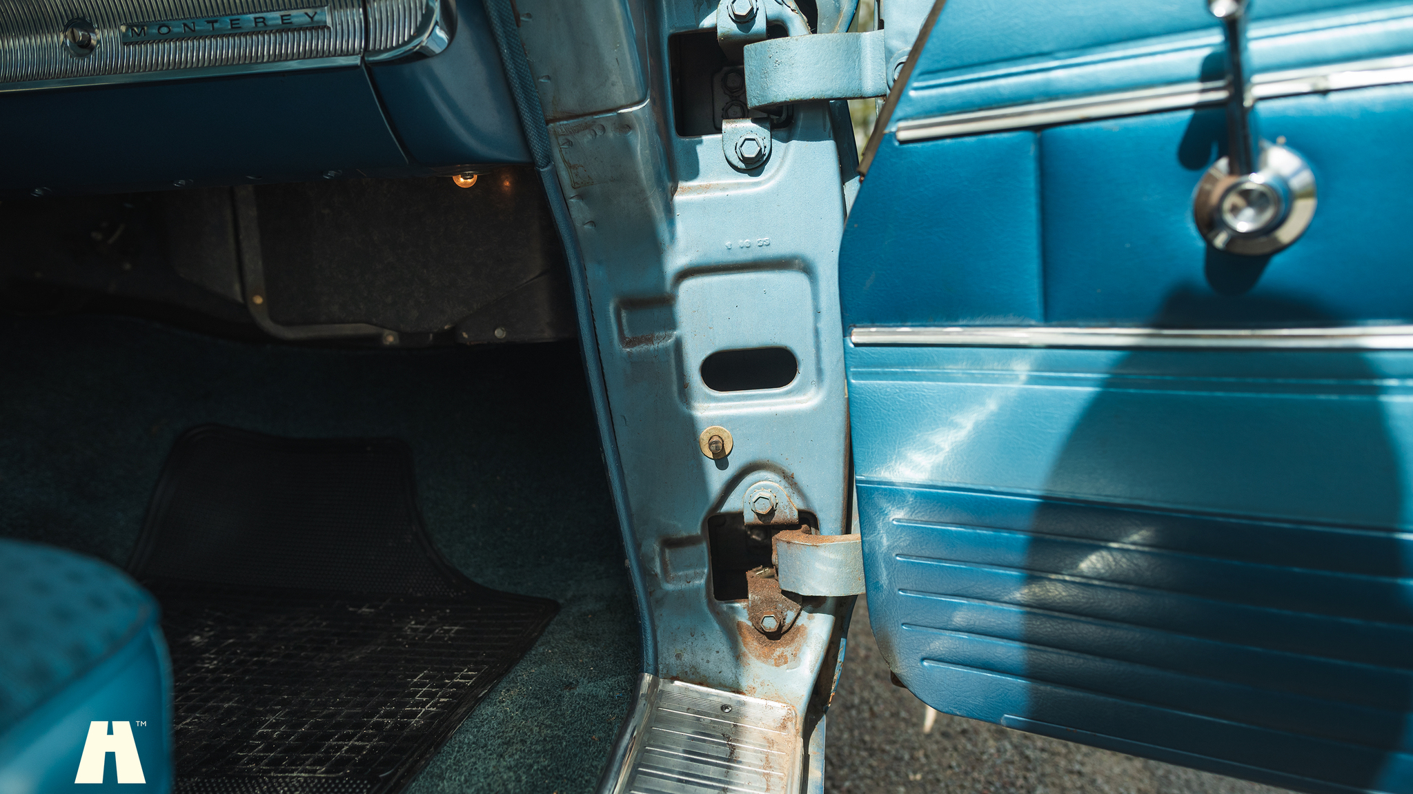 Interior image of 1963 Mercury Monterey Custom 4-door (38)