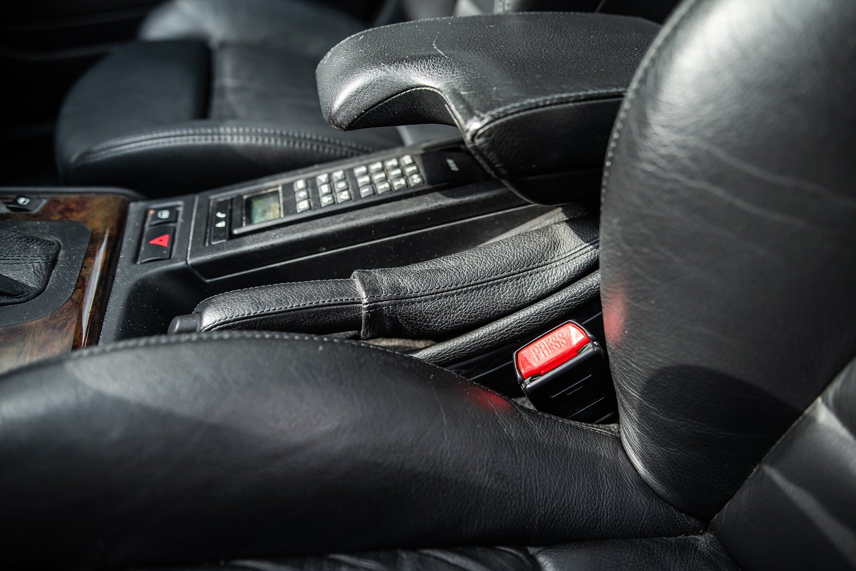 Interior image of 2001 BMW 330Xi