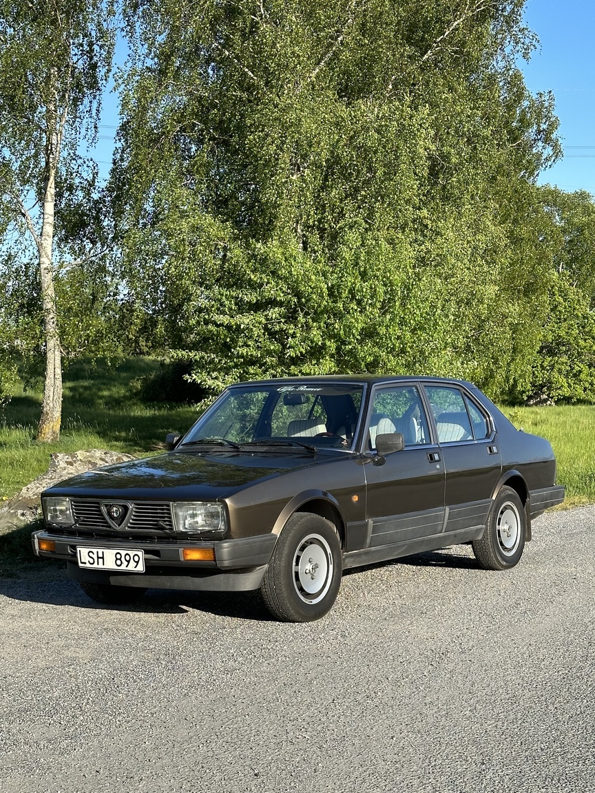 Exteriörbild på 1984 Alfa Romeo Alfetta 2000