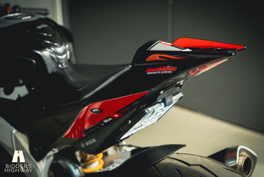 Exteriörbild på 2016 Aprilia Tuono V4 Factory