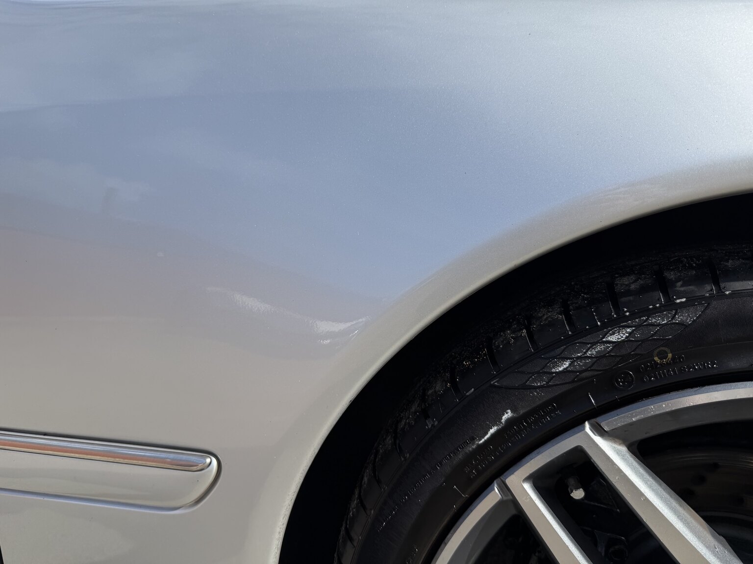 Exterior image of 2000 Mercedes-Benz CL 500