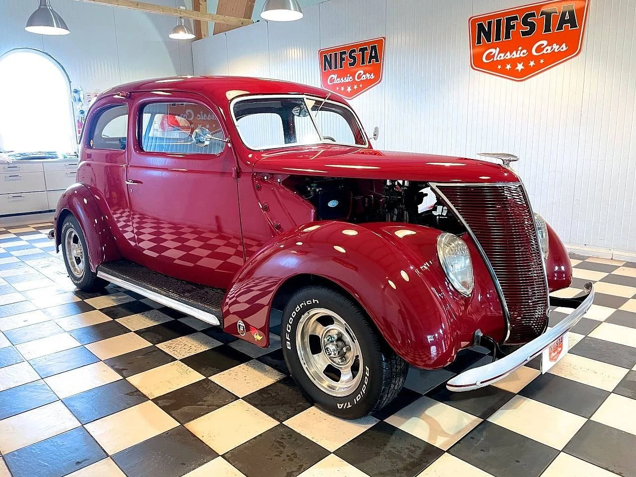 Bild von 1937 Ford Tudor (4)