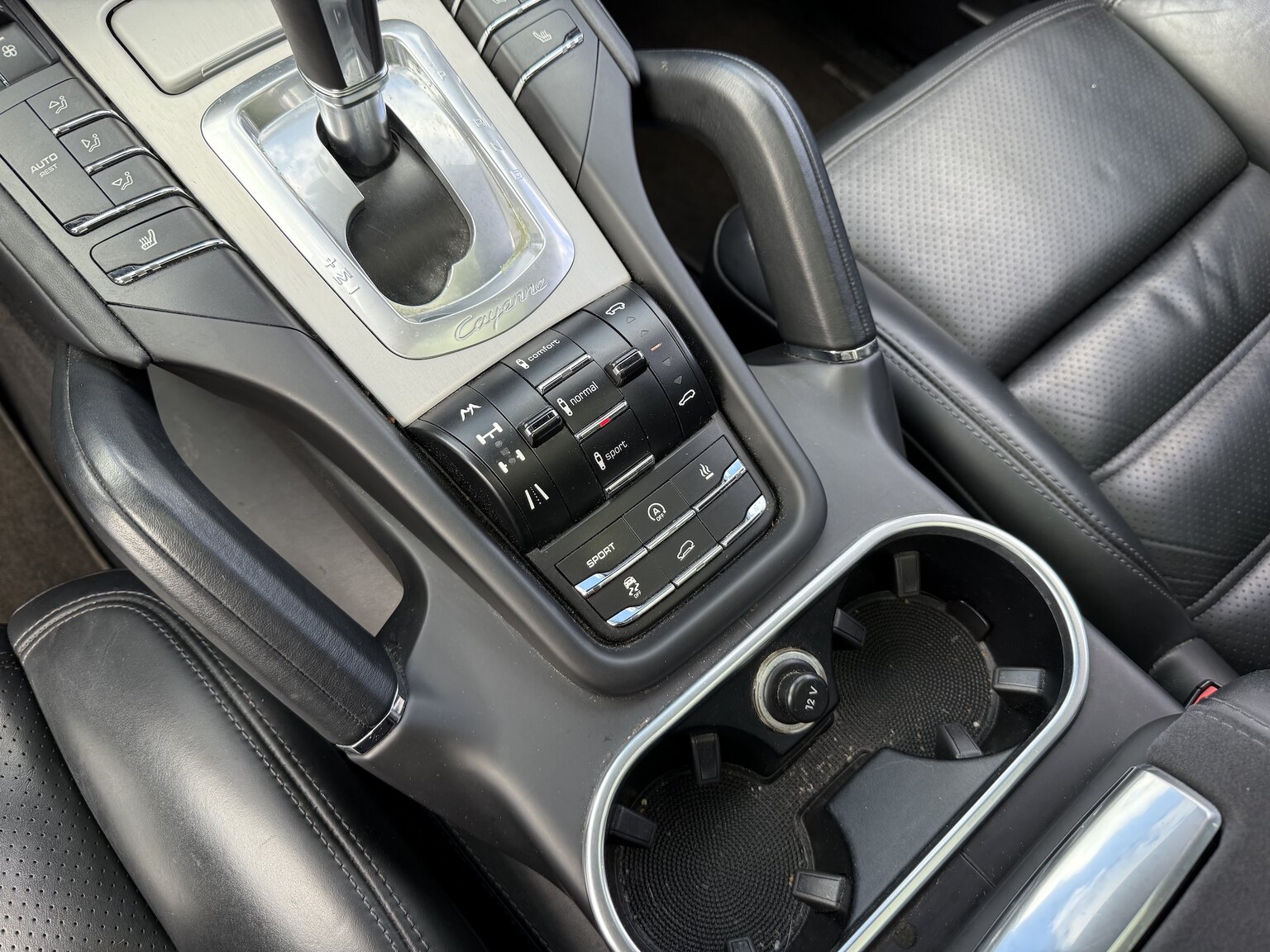 Interior image of 2013 Porsche Cayenne GTS