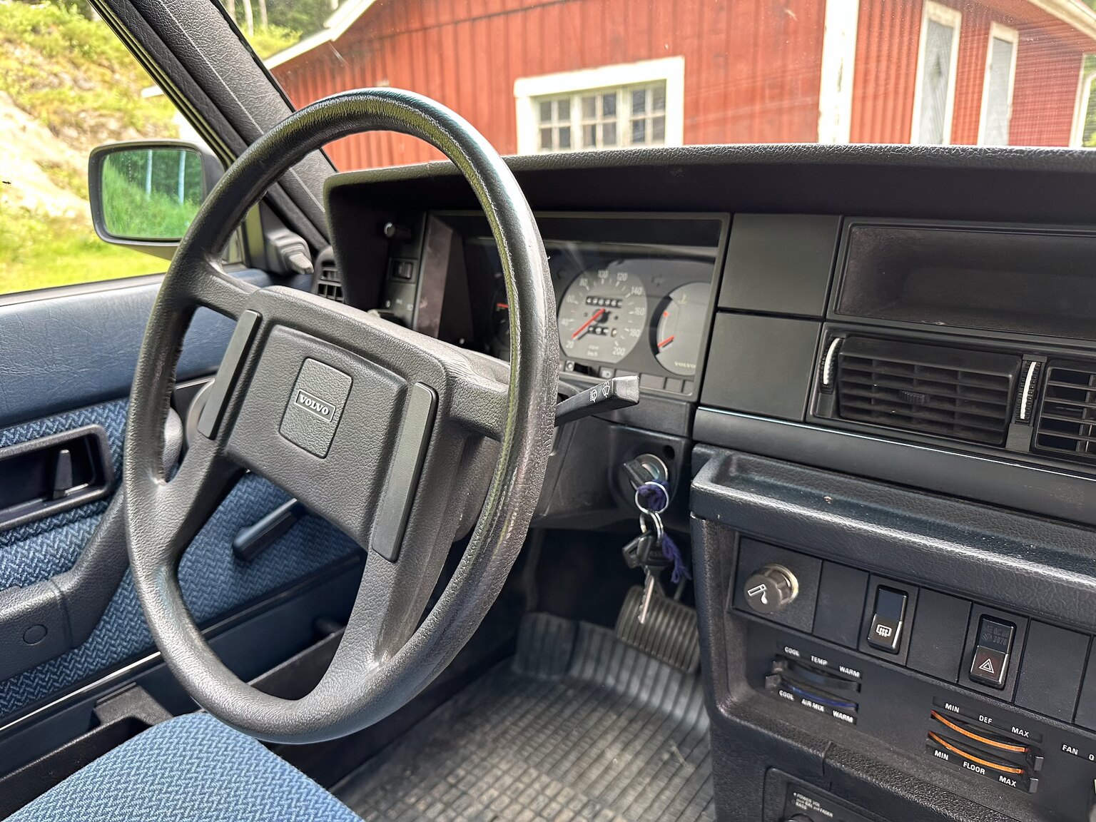 Interior image of 1986 Volvo 244