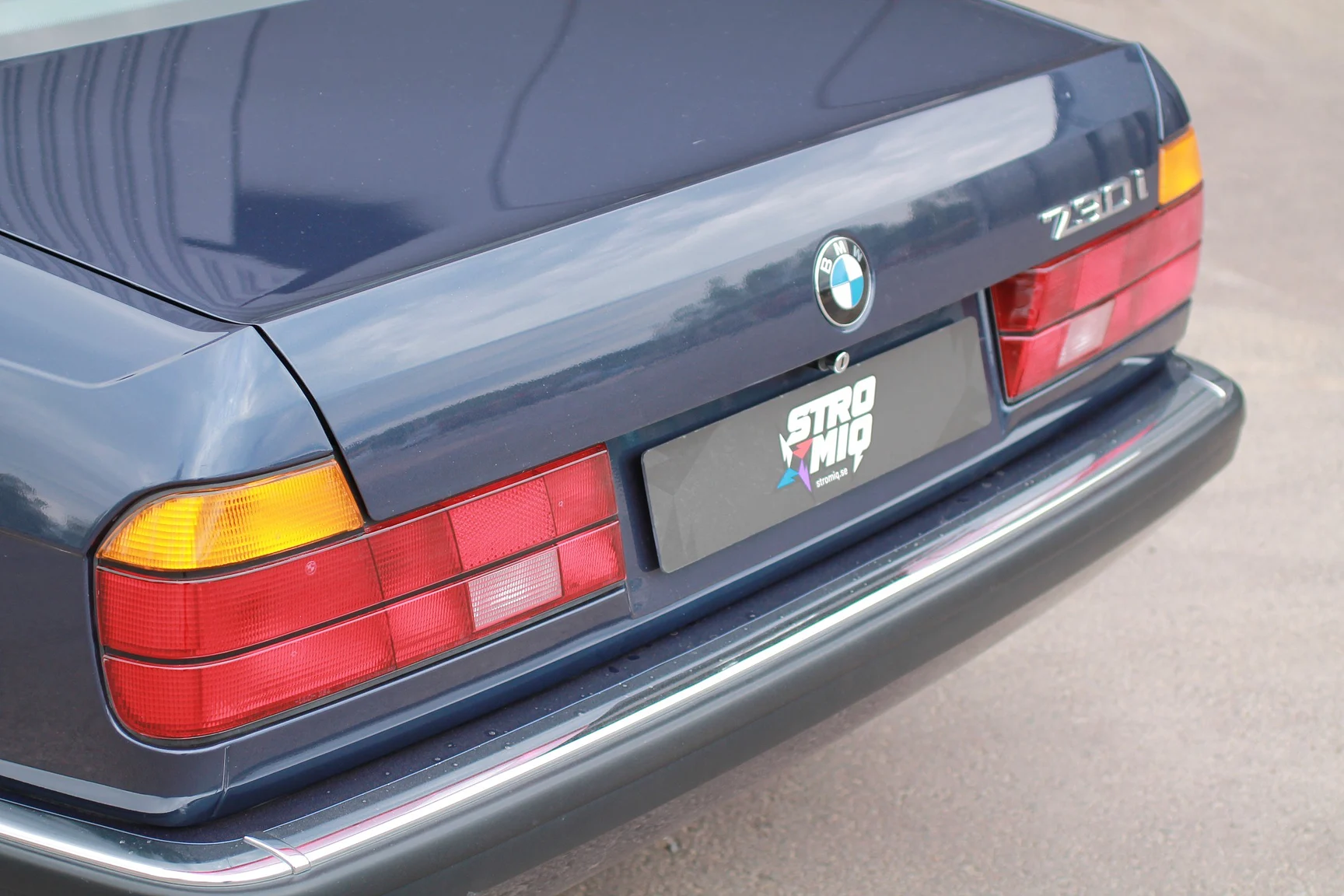 Exterior image of 1989 BMW 750iA (148)