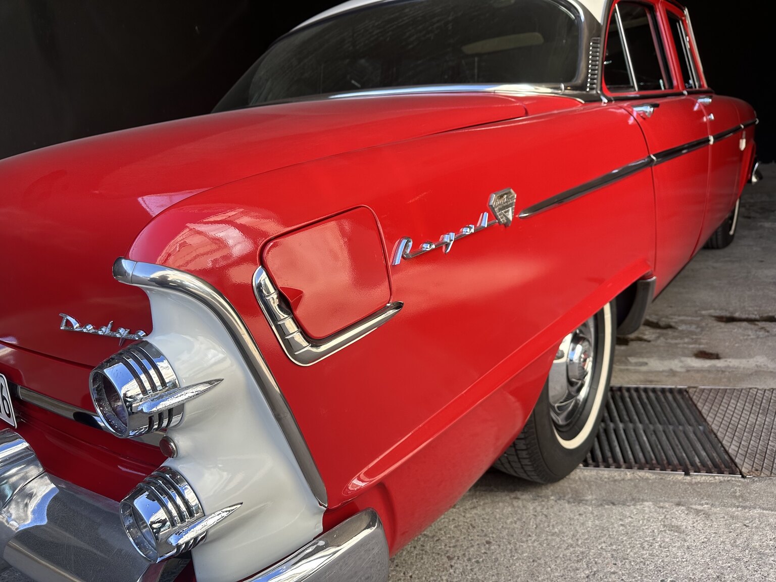 Exteriörbild på 1955 Dodge Custom Royal Sedan HEMI