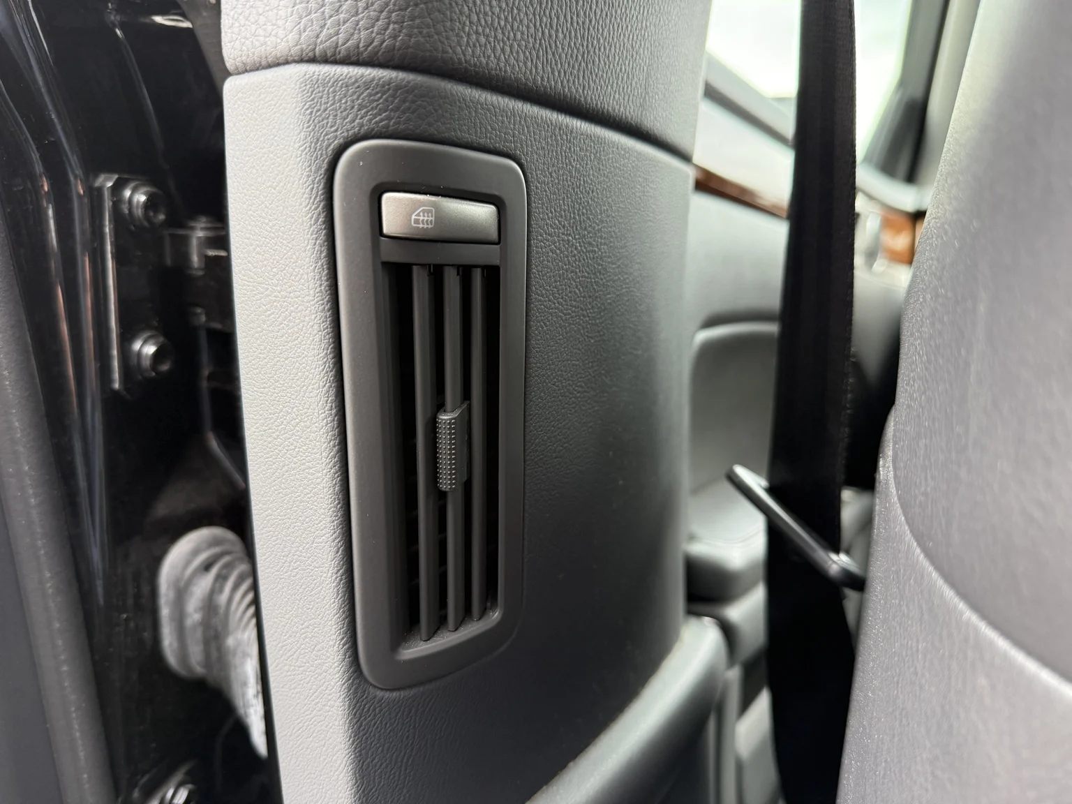 Interior image of 2013 Volkswagen Phaeton 3.0 TDI (42)