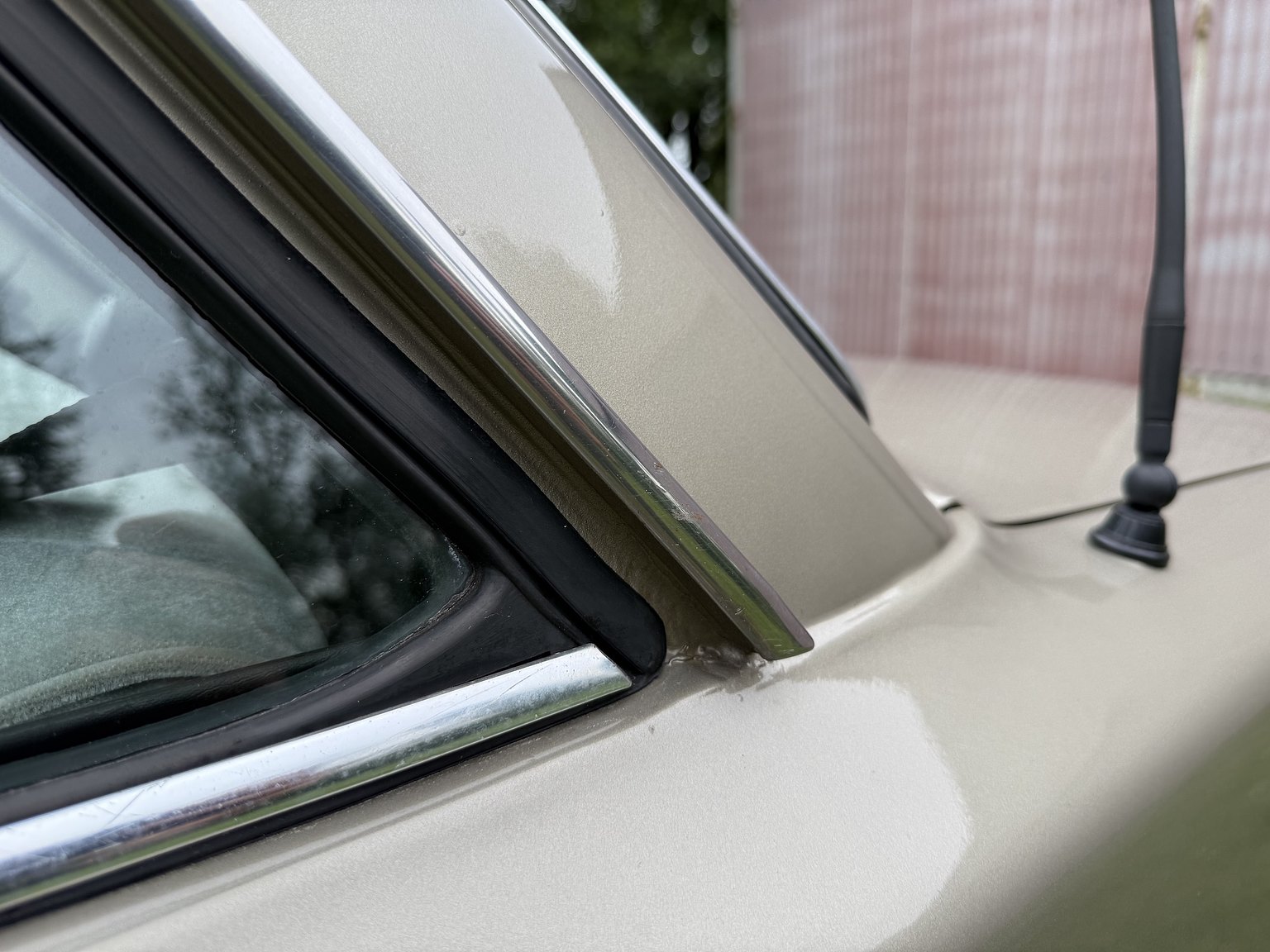 Exterior image of 1976 Volvo 264 V6 GL Automatisk