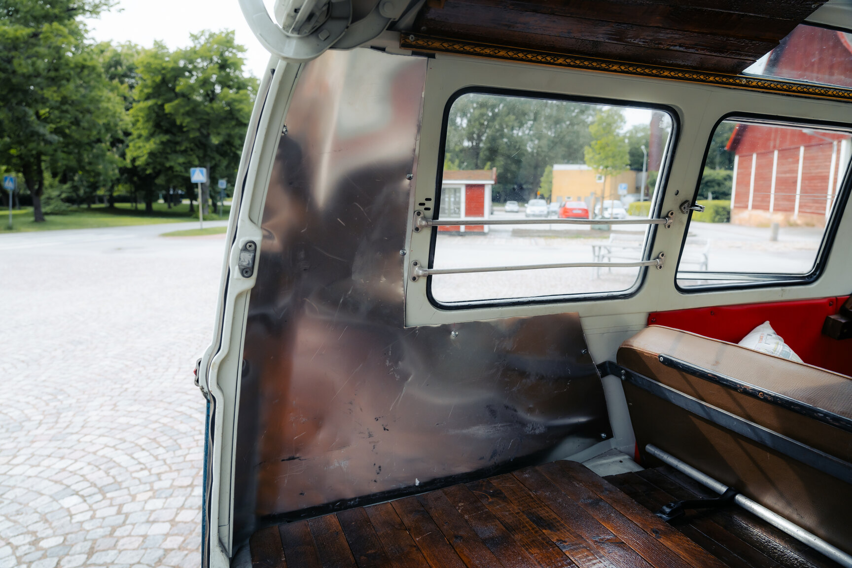 Interiörbild 1964 Volkswagen Kleinbus Transporter 1500 Deluxe “21-fönsters Samba”