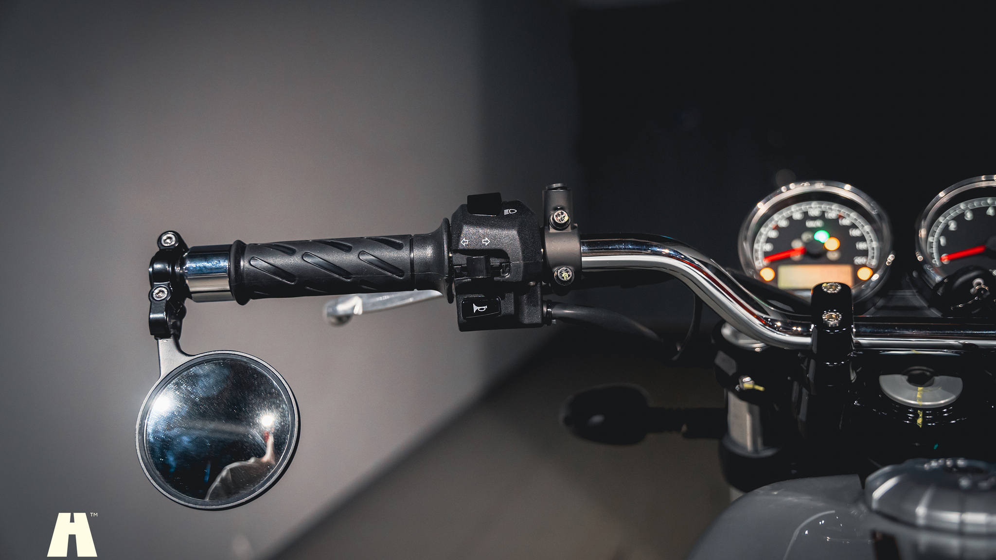 Exterior image of 2020 Moto Guzzi V7 III Special