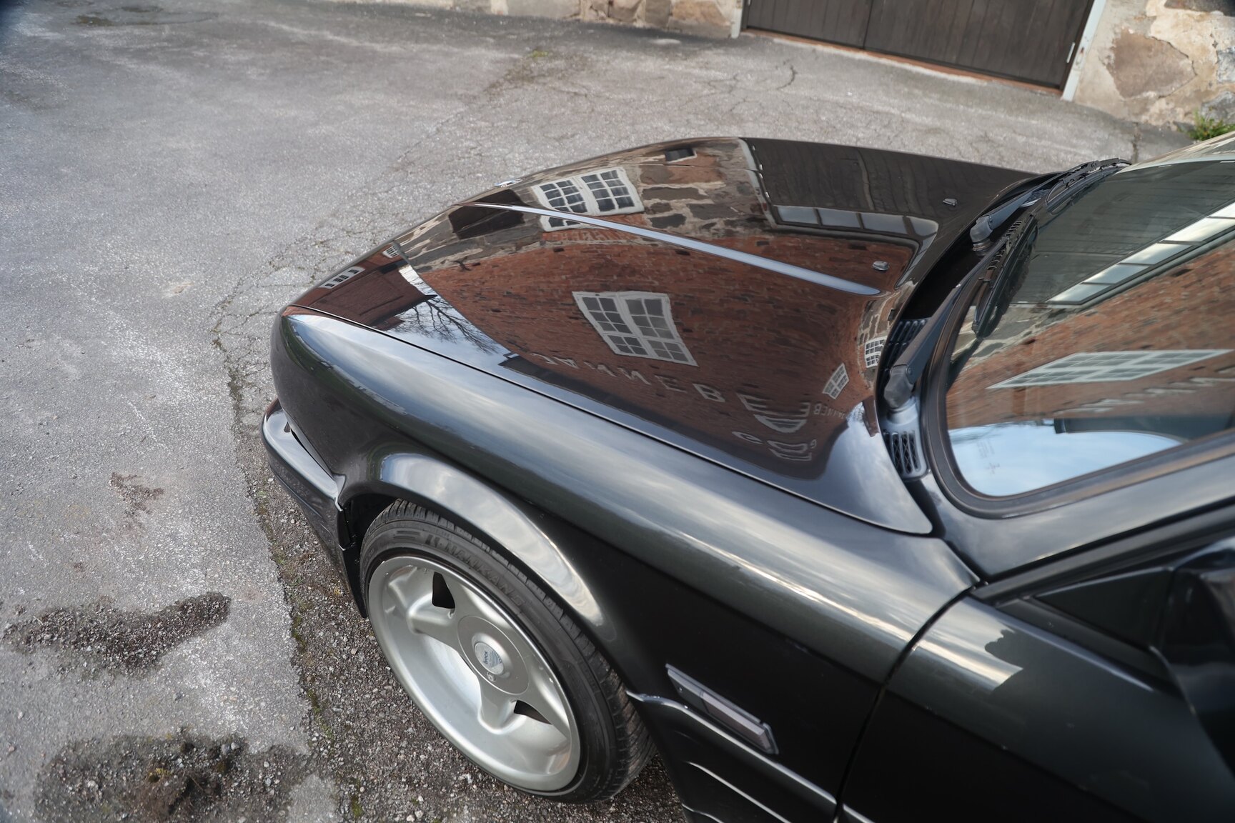 Exterior image of 1989 BMW 325i (13)