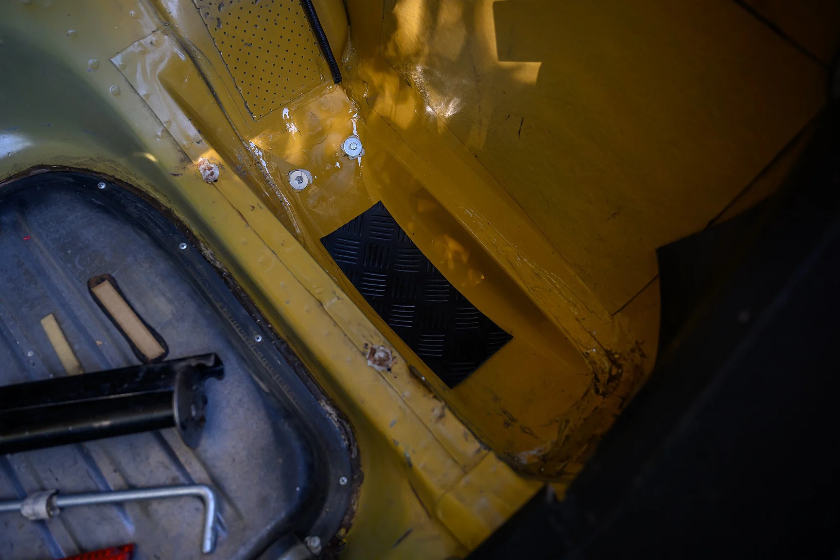 Interior image of 1971 Volvo 144 2.0 Automatic (58)