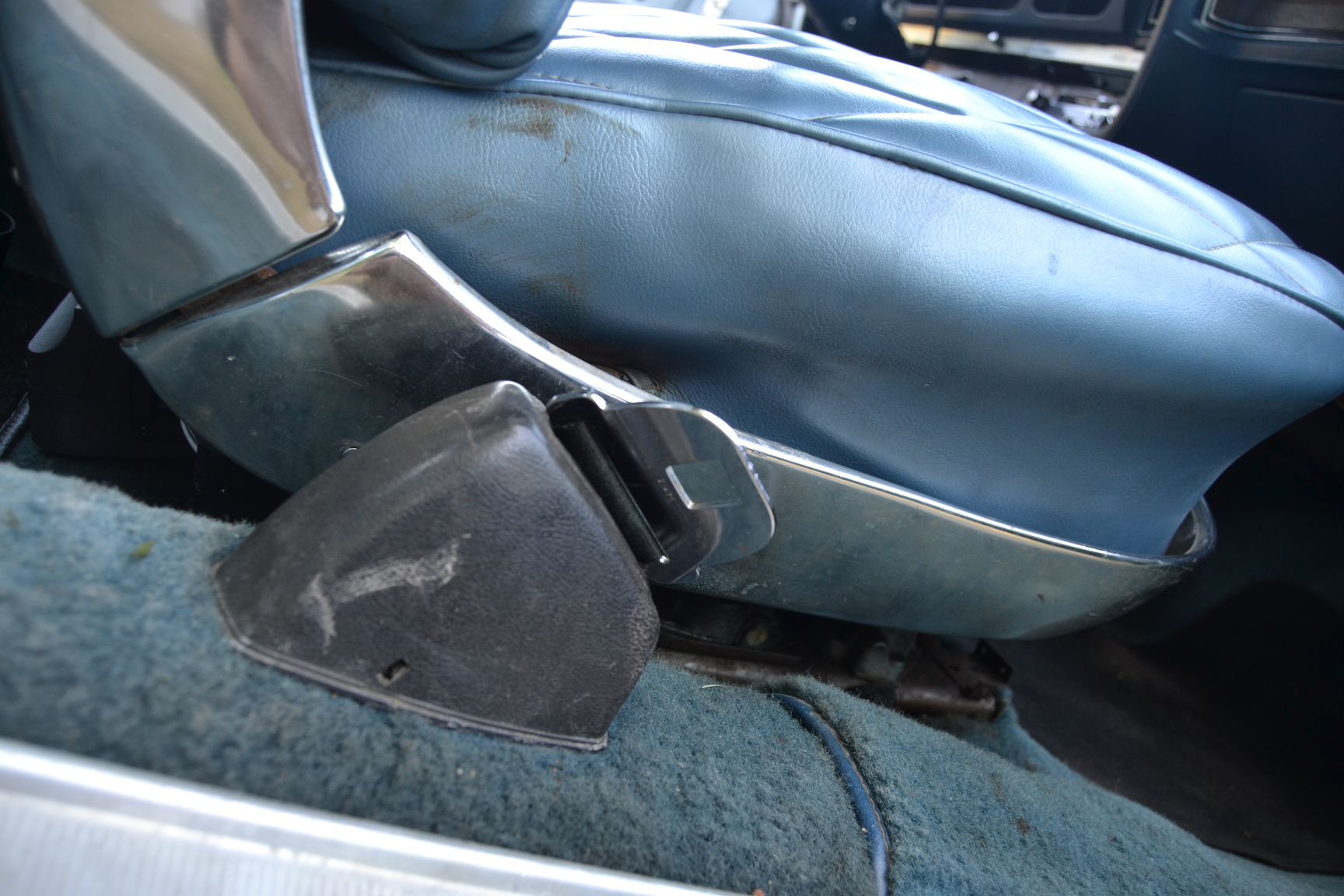 Interior image of 1970 Oldsmobile Ninety eight Convertible (39)