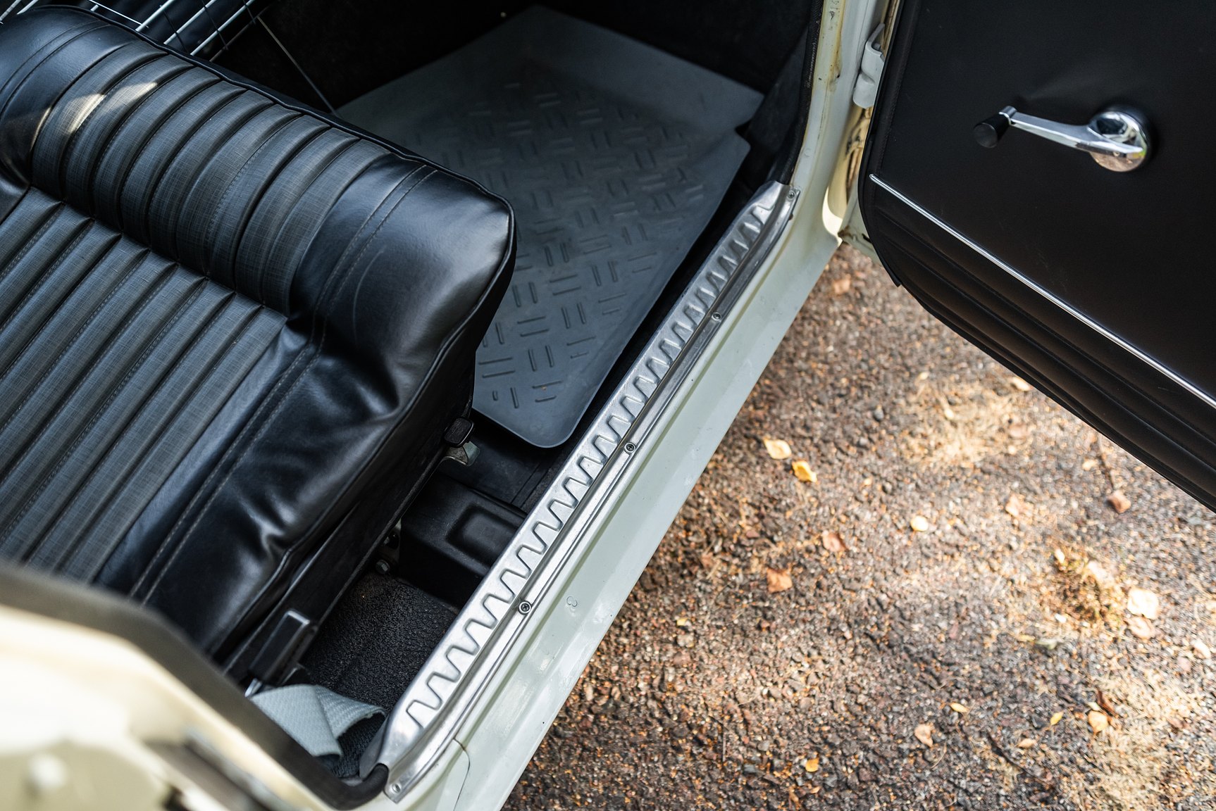 Interior image of 1967 Volvo 144 1.8 