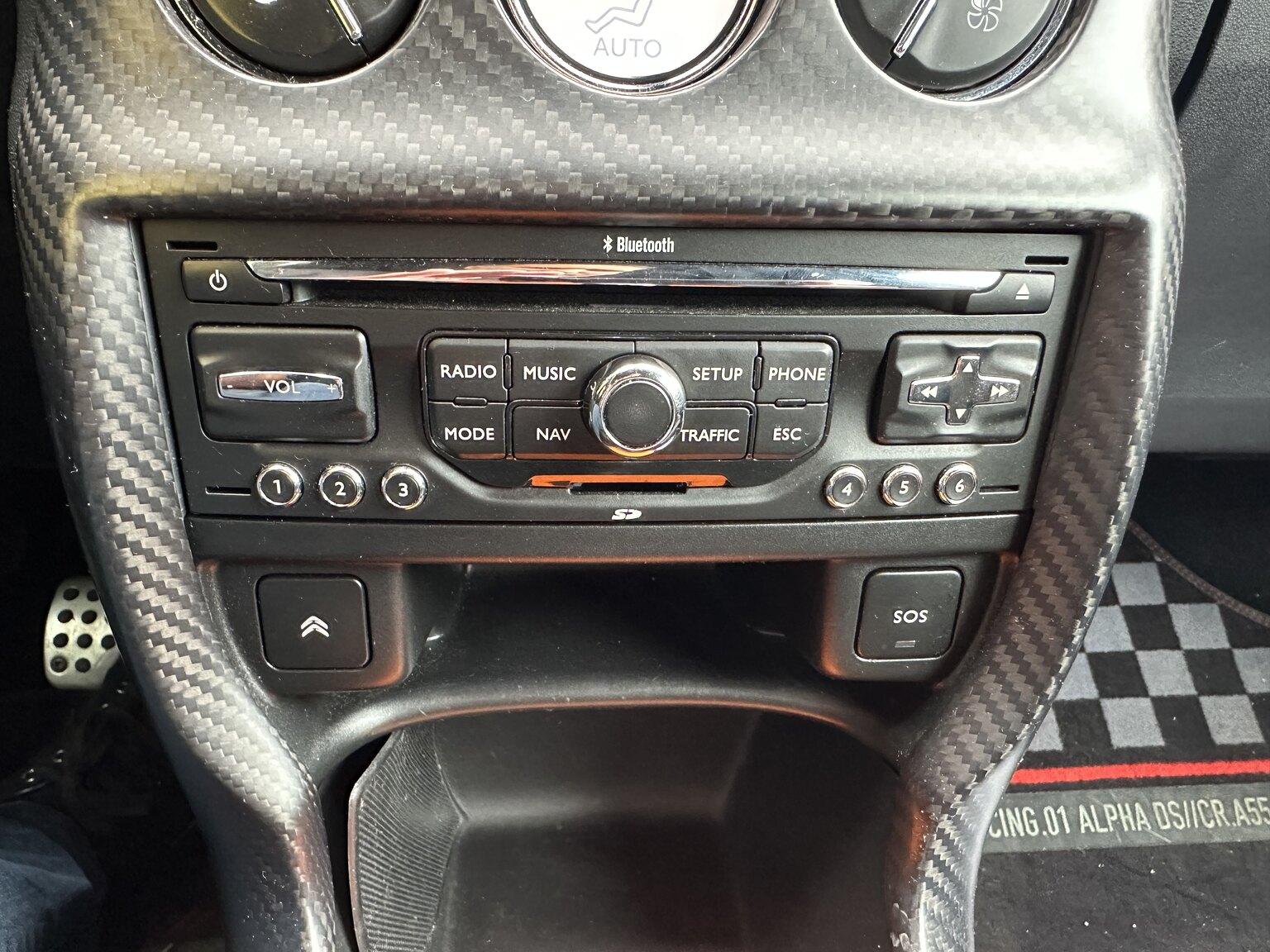 Interior image of 2012 Citroen DS3 Racing  (16)