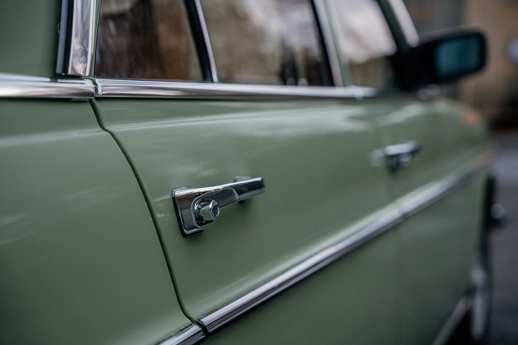 Exterior image of 1975 Mercedes-Benz 240 D 3.0 (32)