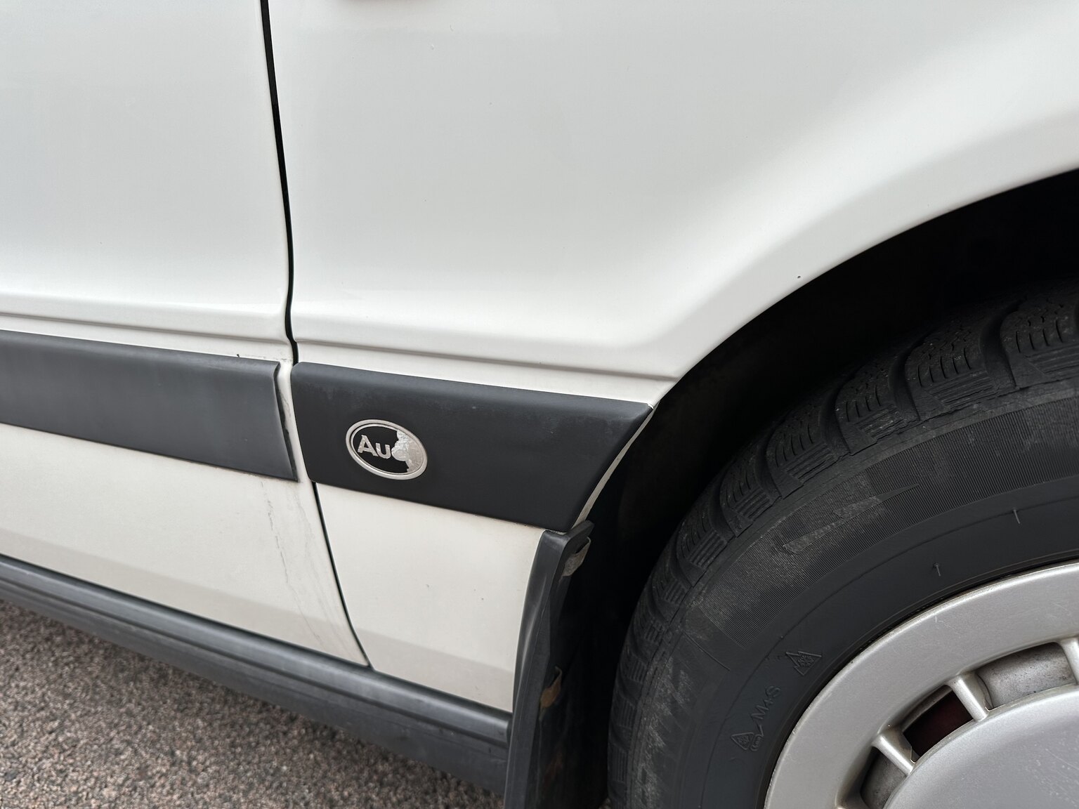 Exterior image of 1988 Audi 80 (65)