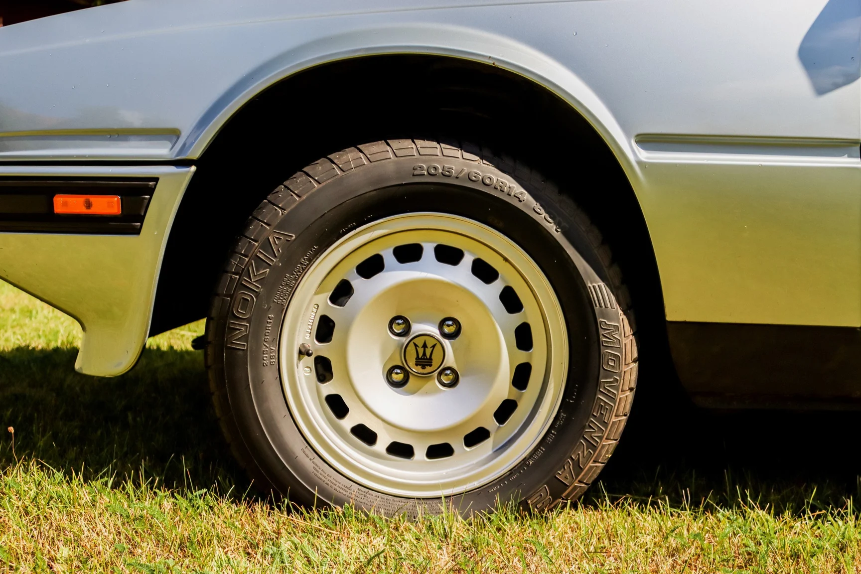 Exteriörbild på 1987 Maserati Biturbo i (19)