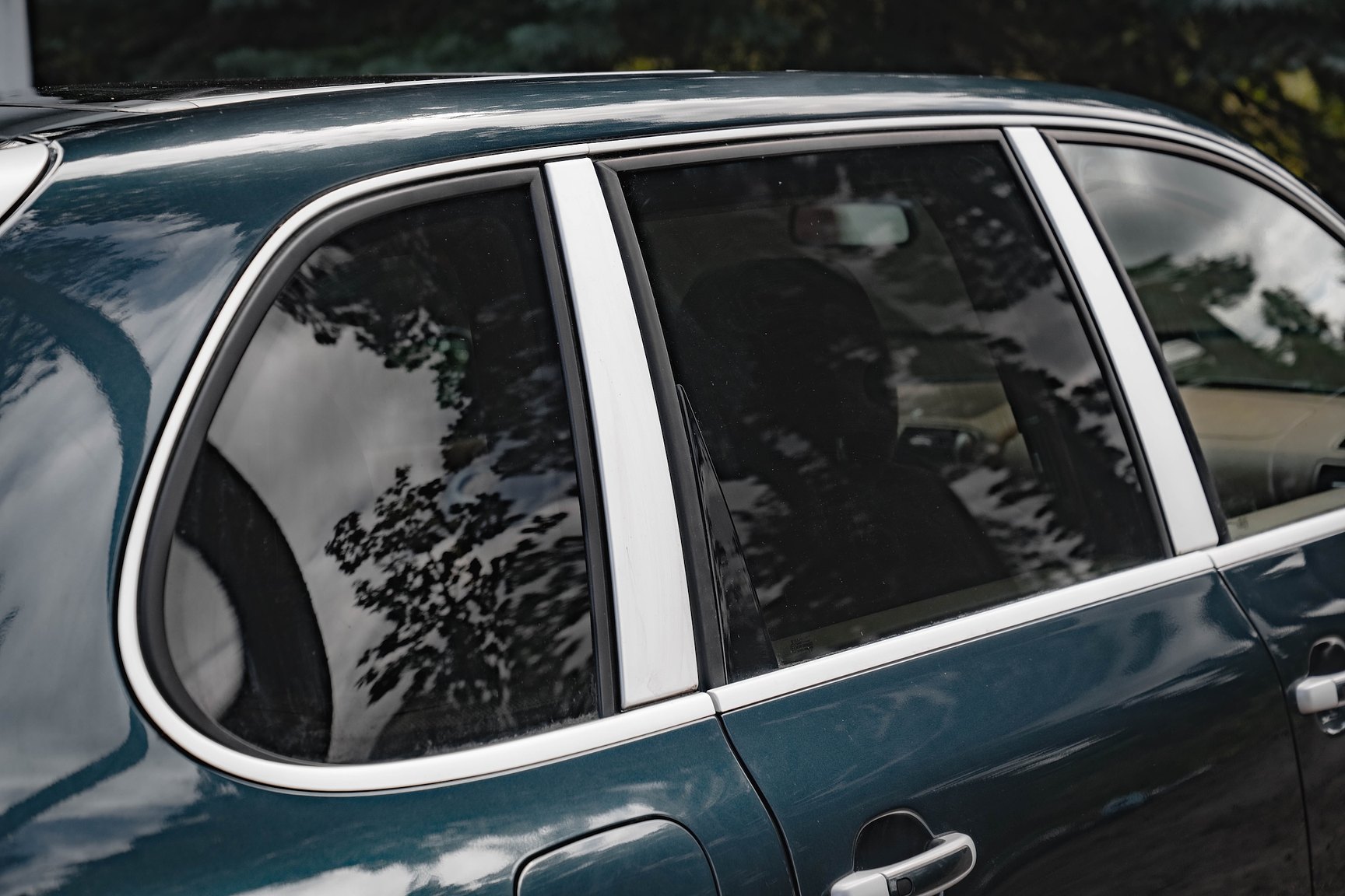 Exterior image of 2005 Porsche Cayenne Turbo WLS