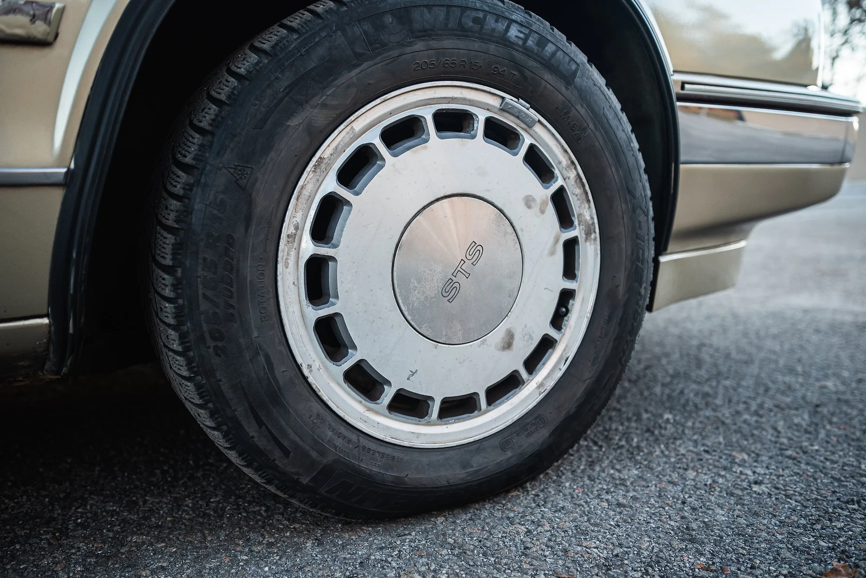 Exterior image of 1989 Cadillac Seville (51)