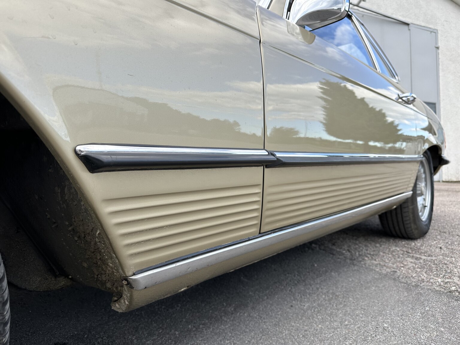 Exteriörbild på 1974 Mercedes benz 450 SL