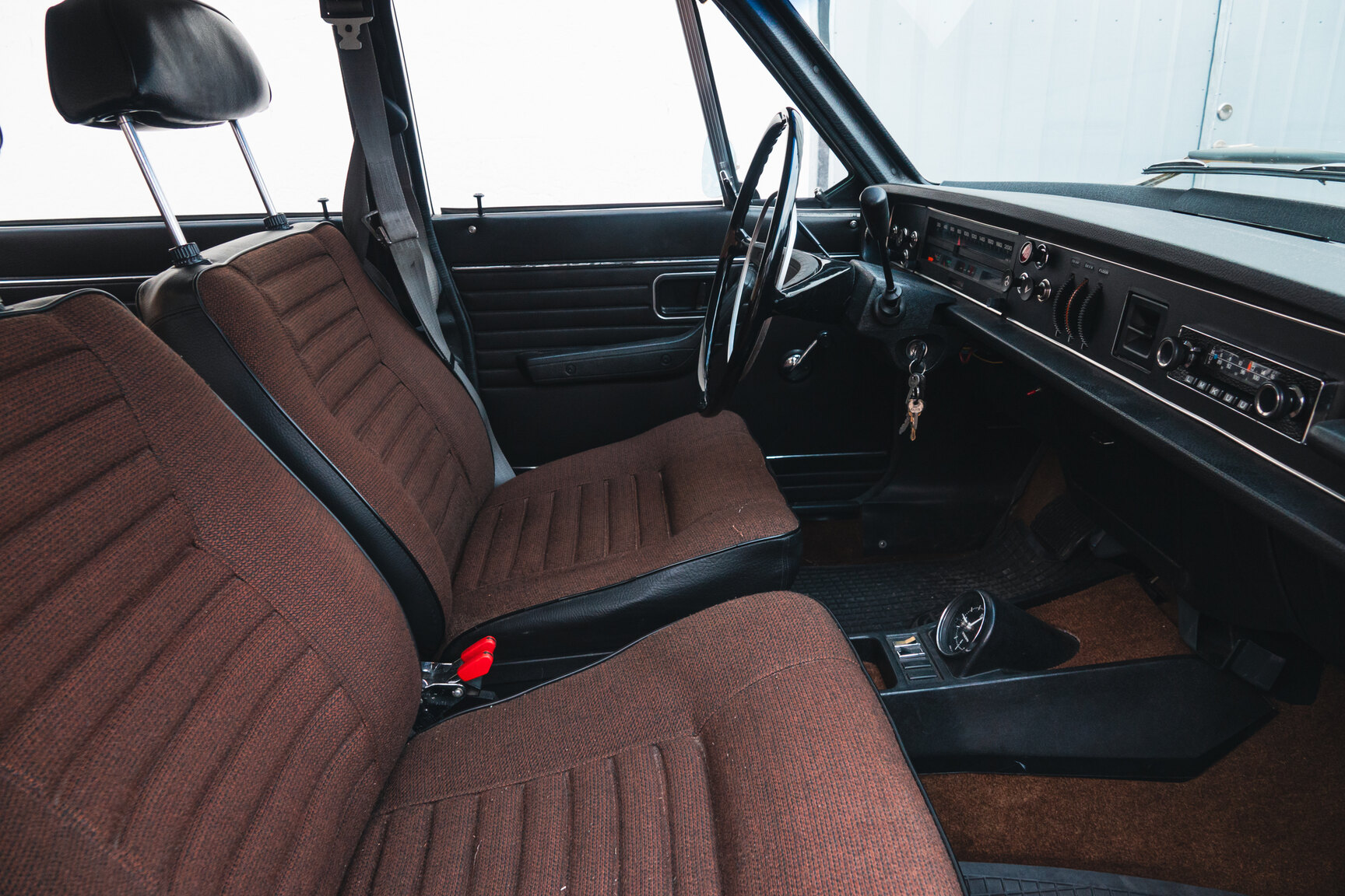 Interiörbild 1971 Volvo 144 2.0 Automat