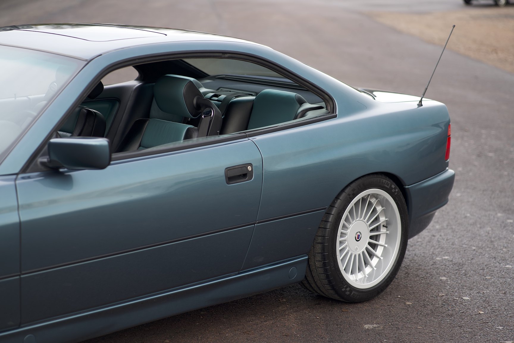 Exteriörbild på 1992 BMW 850i 6-speed manual - NO RESERVE