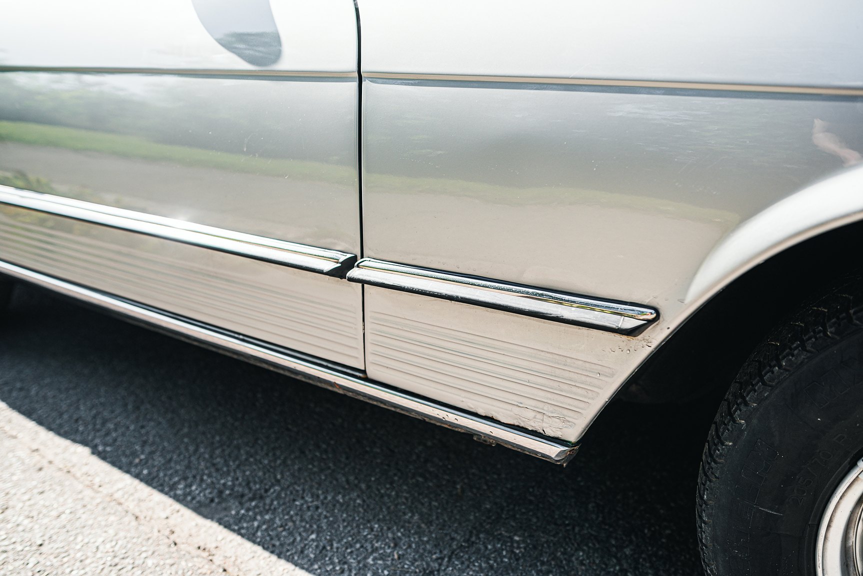 Exterior image of 1972 Mercedes-Benz 350 SL