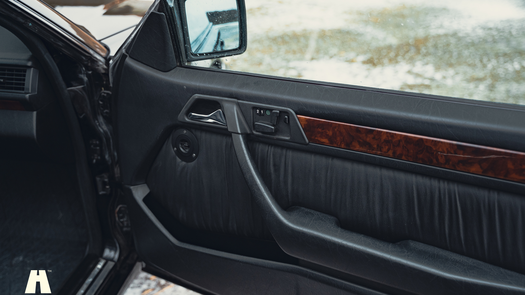 Interiörbild 1990 Mercedes 300 CE-24