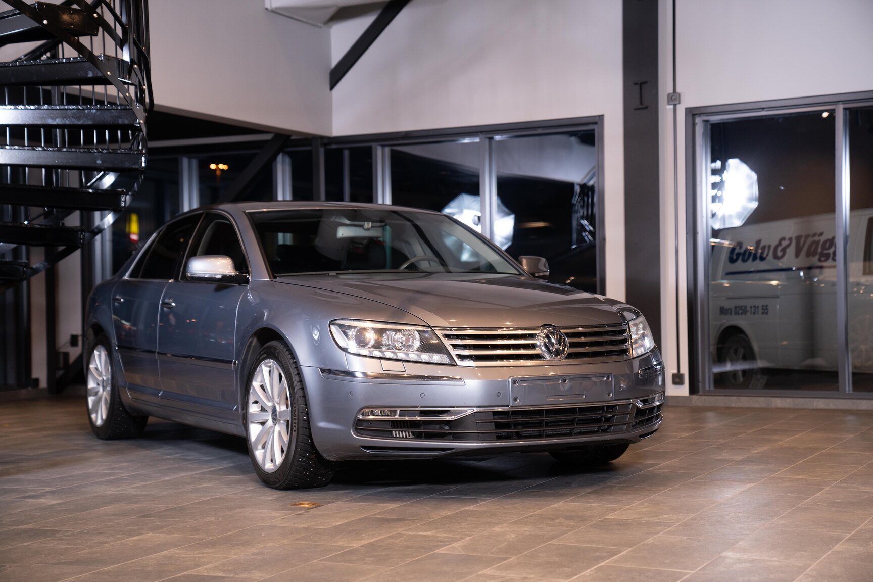 Exterior image of 2012 Volkswagen Phaeton 3.0 TDI 4Motion