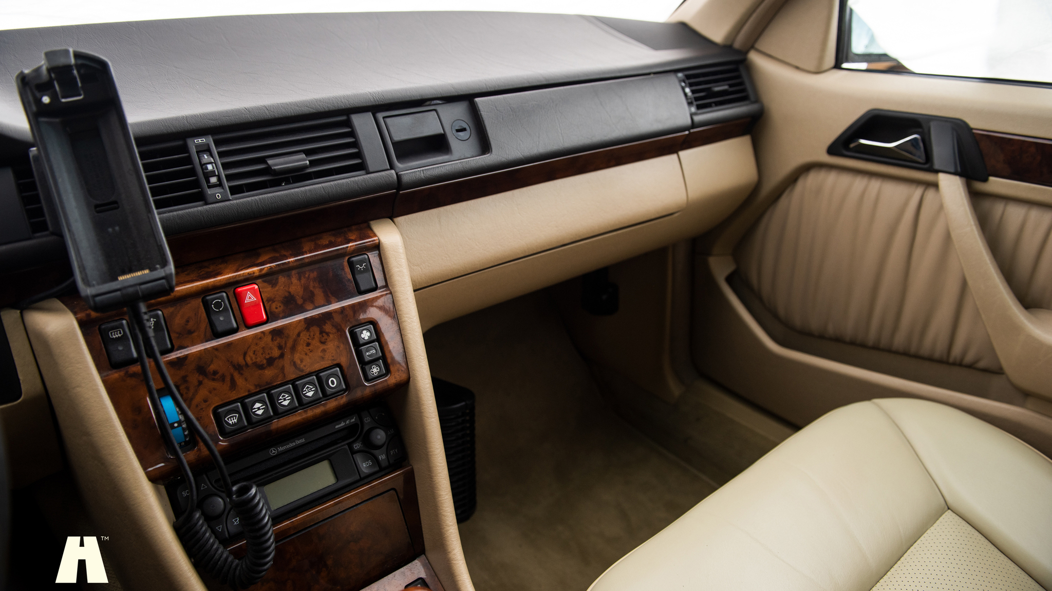 Interiörbild 1992 Mercedes 230 CE