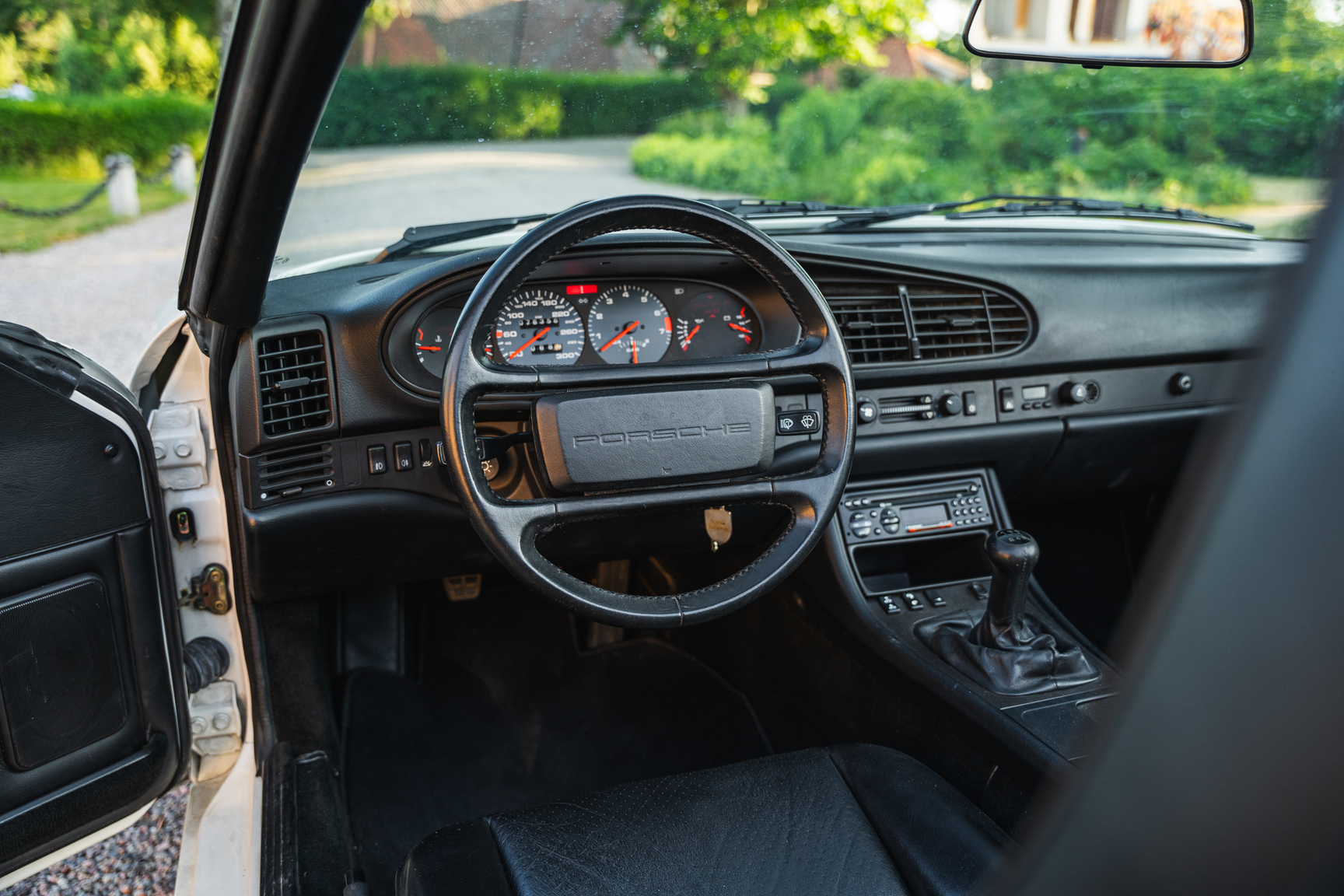 Innenraumfoto von 1991 Porsche 944 Turbo Cabriolet