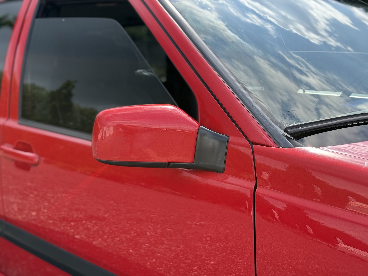 Exterior image of 1996 Volvo 850 R "T-Röd"