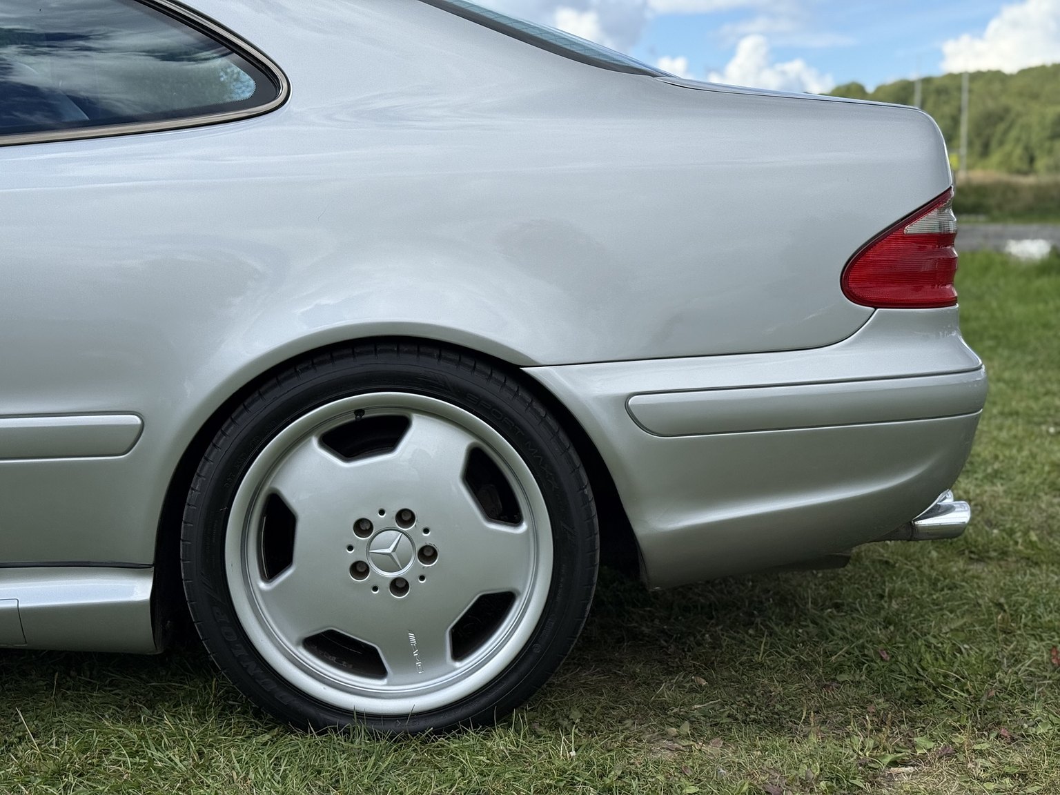 Exterior image of 2000 Mercedes-Benz CLK 55 AMG Coupé