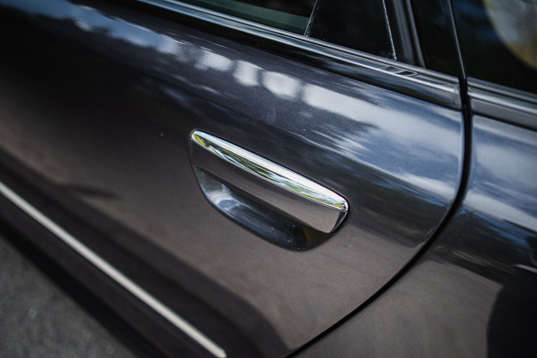 Exterior image of 2009 Audi S8 5.2 V10 FSI Quattro