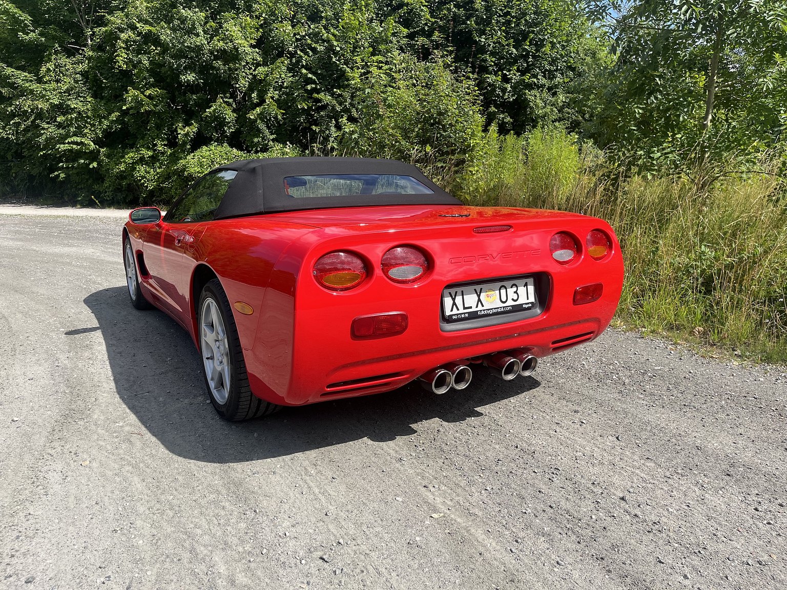 Exterior image of 2000 Chevrolet Corvette Cabriolet