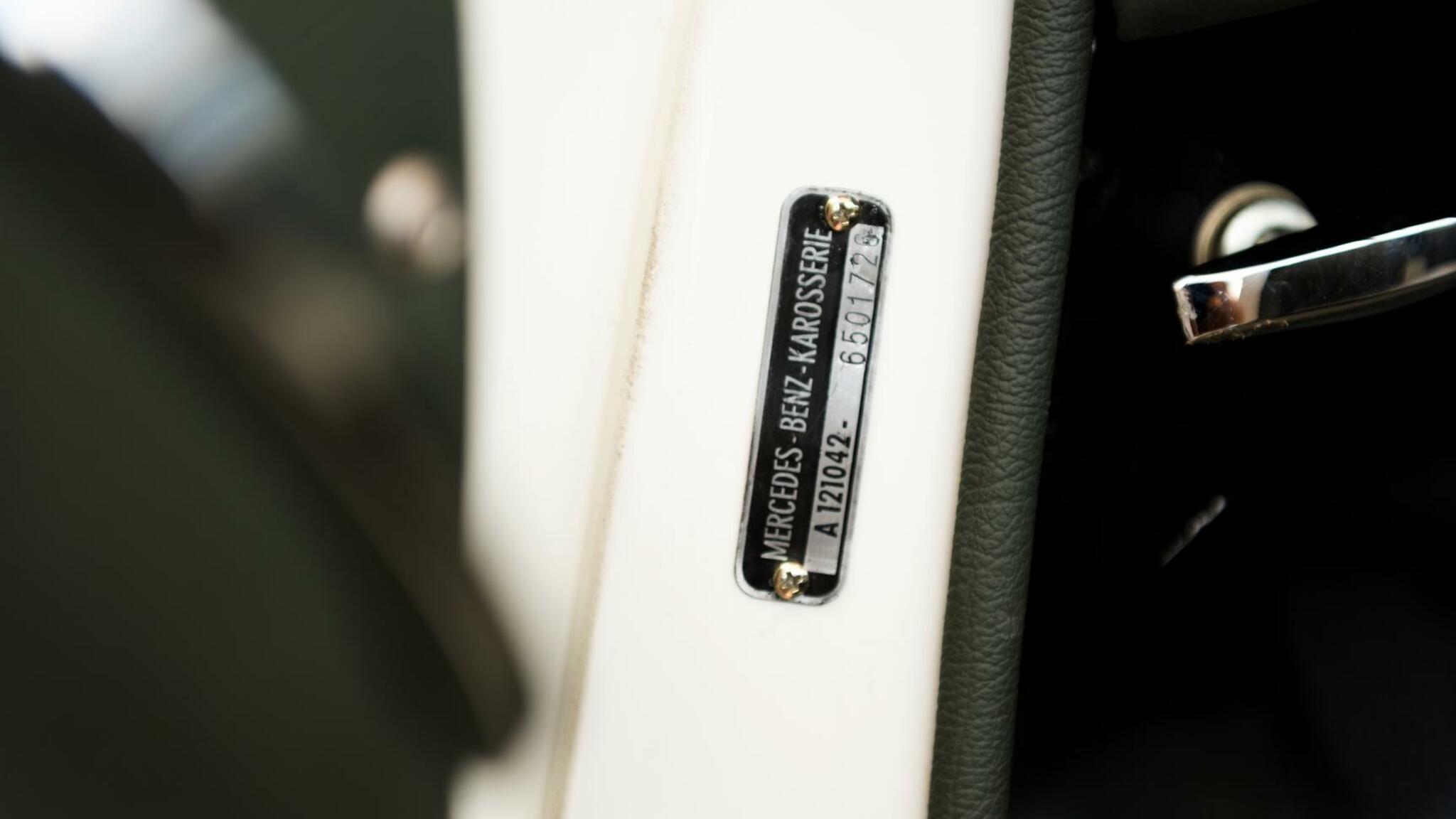 Innenraumfoto von 1956 Mercedes Benz 190 SL Roadster (31)