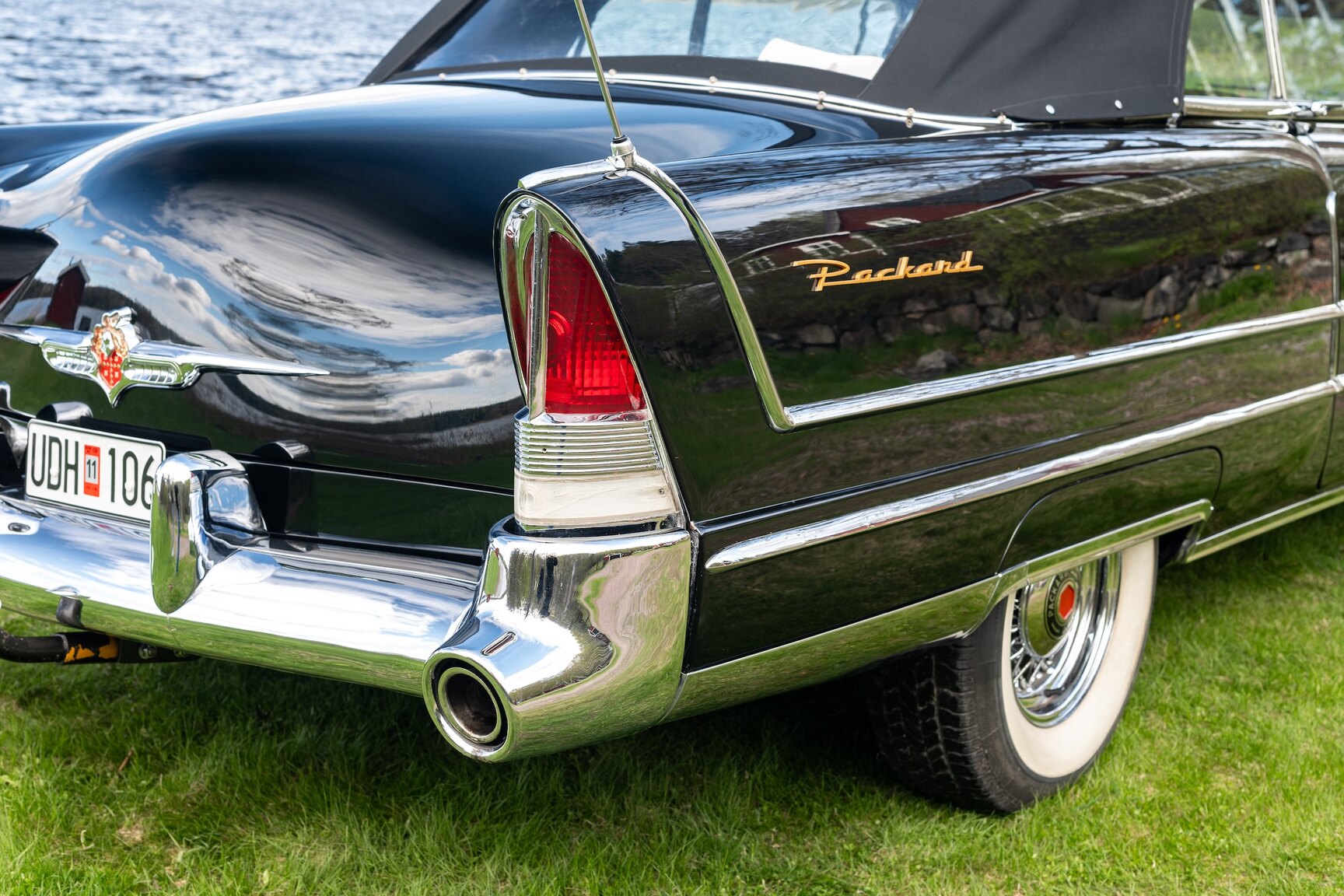 Exterior image of 1955 Packard Caribbean Cabriolet  (27)