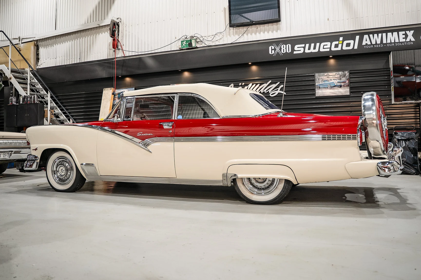 Aussenfoto 1956 Ford Fairline Sunliner V8 (17)