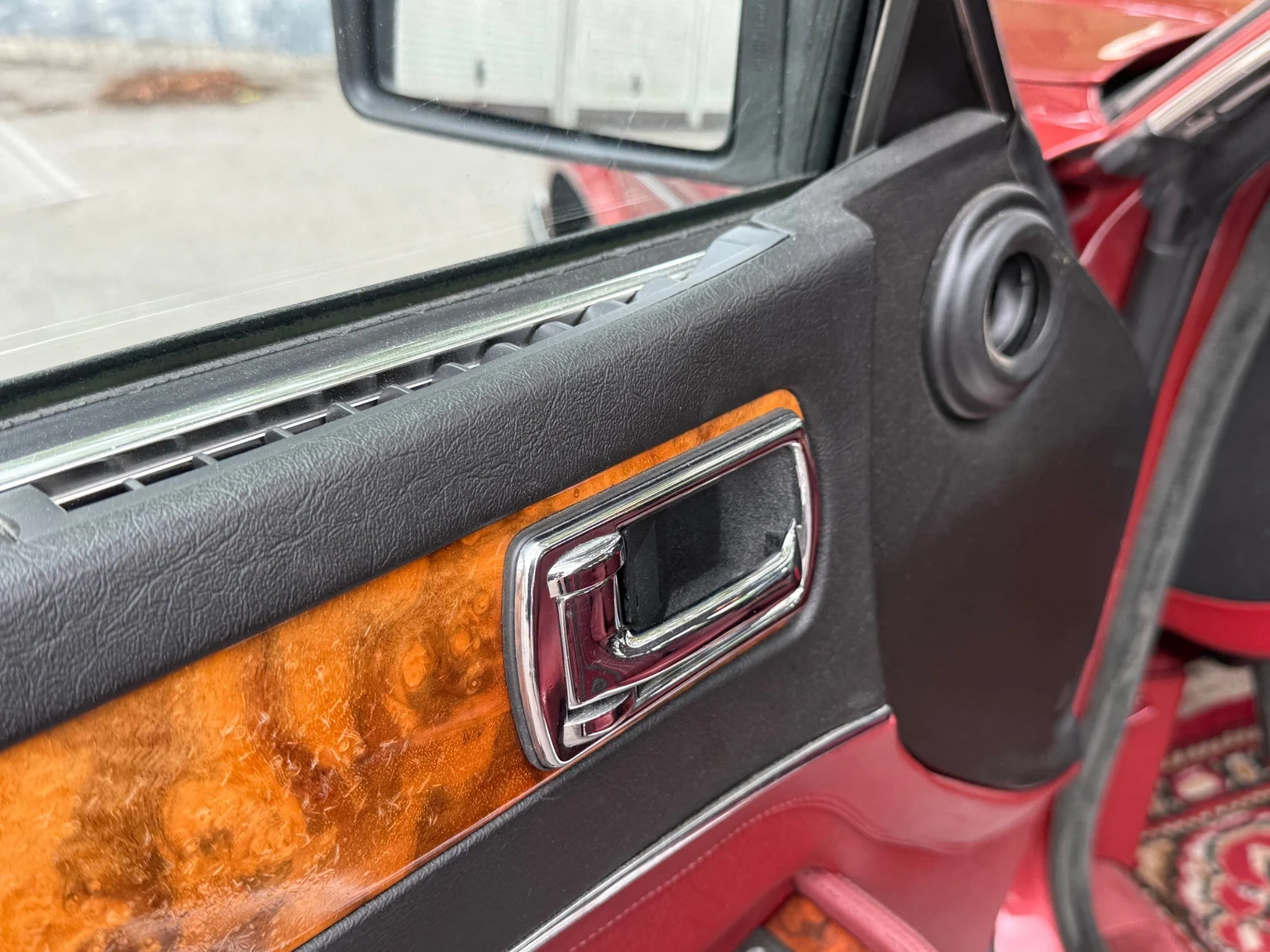 Interior image of 1988 Daimler Six (6)
