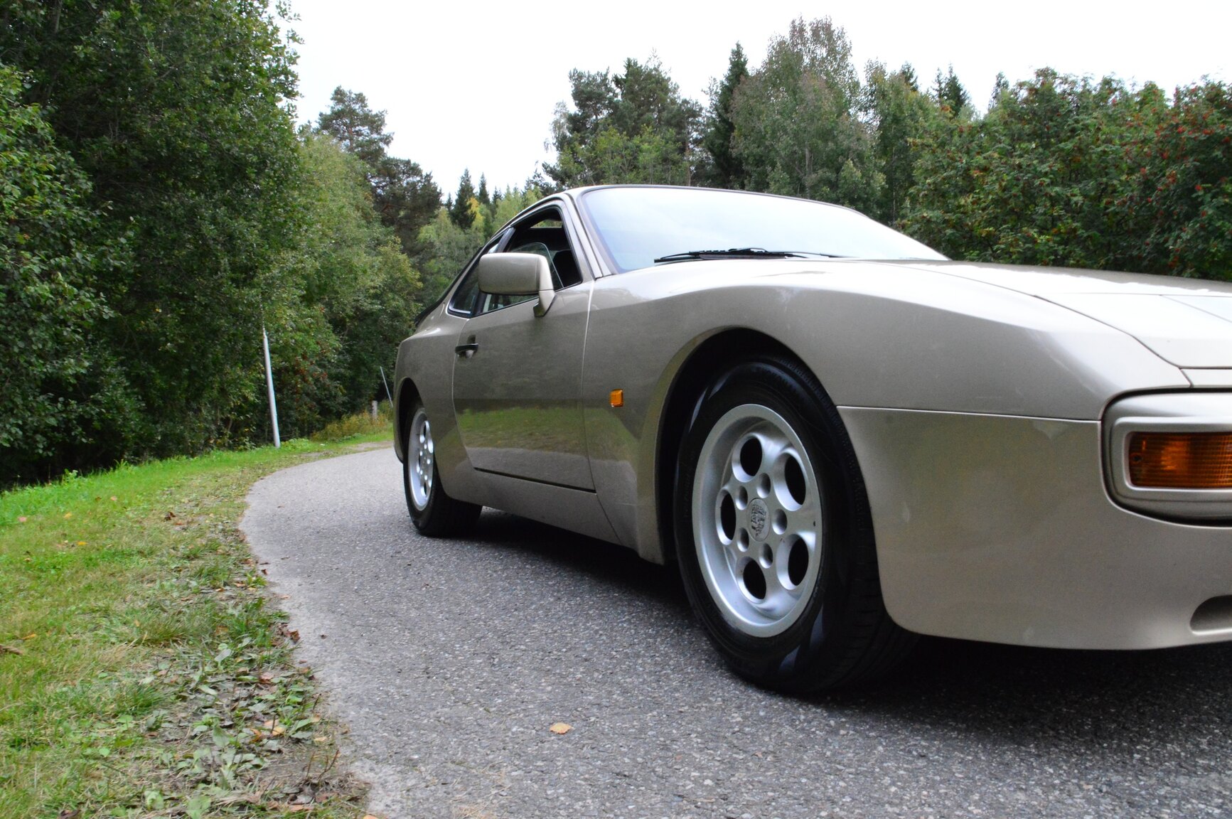 Exterior image of 1986 Porsche 944 Coupé