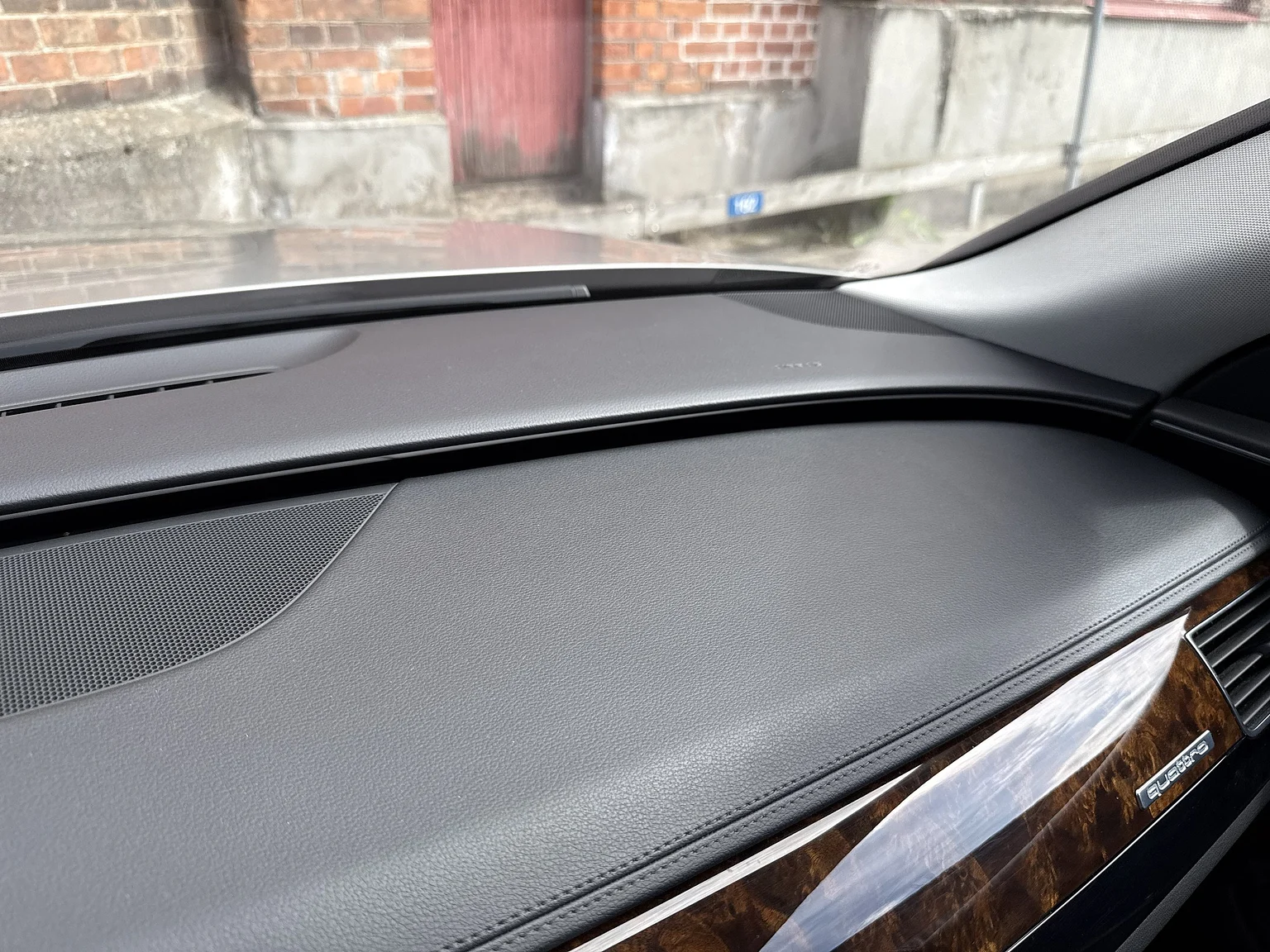 Interior image of 2014 Audi A8 4.0 TFSI (113)