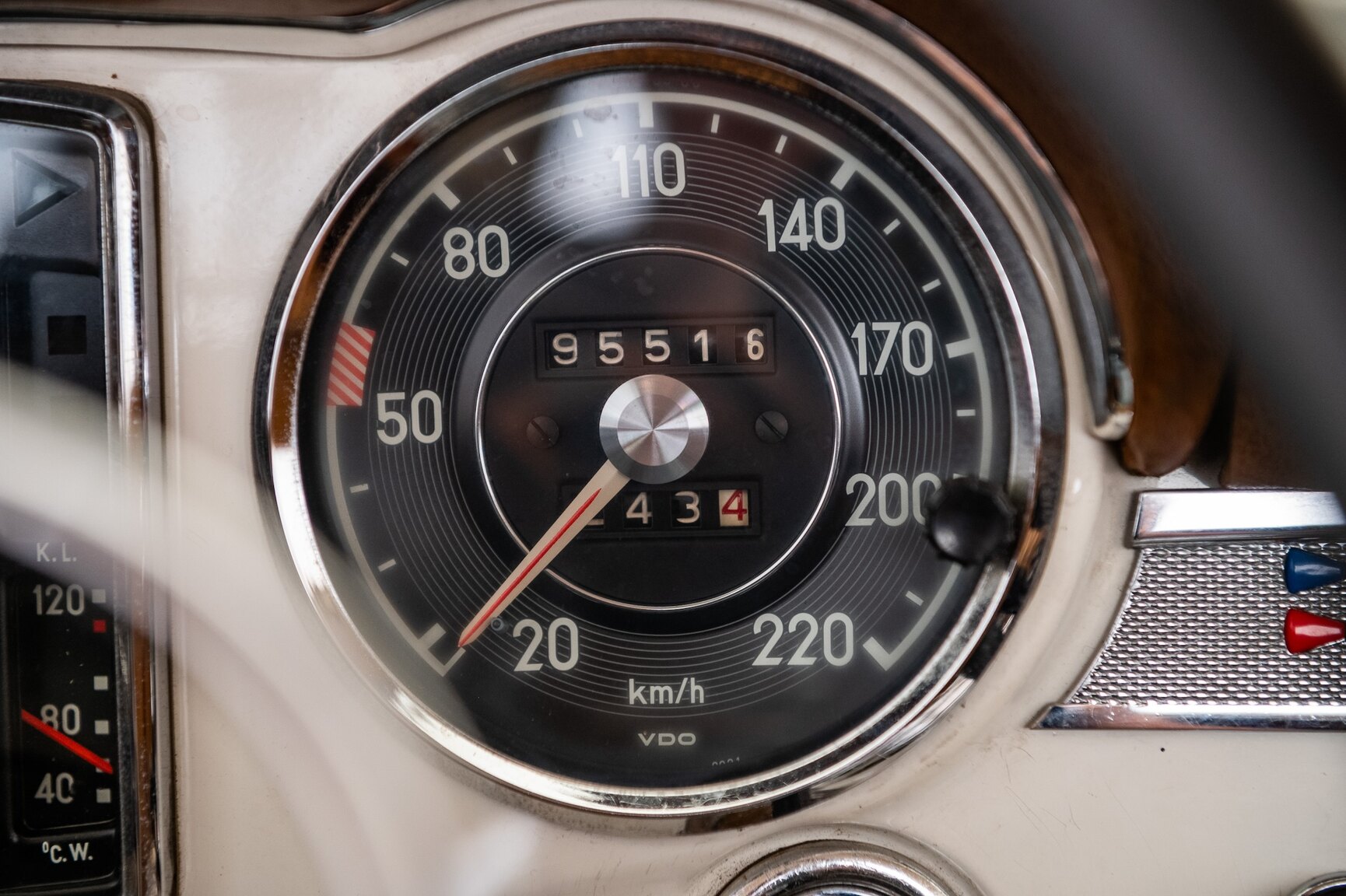 Innenraumfoto von 1968 Mercedes-Benz 280 SL Pagoda (4)