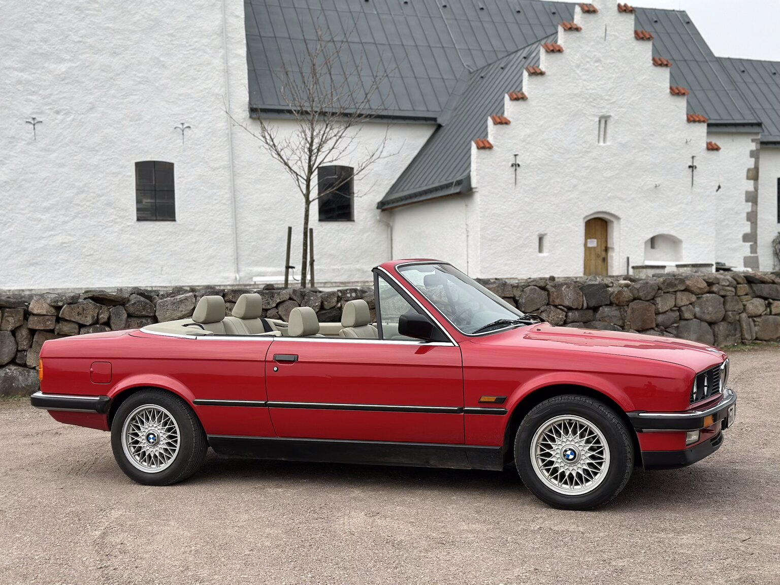 Exterior image of 1987 BMW 325i Convertible (24)