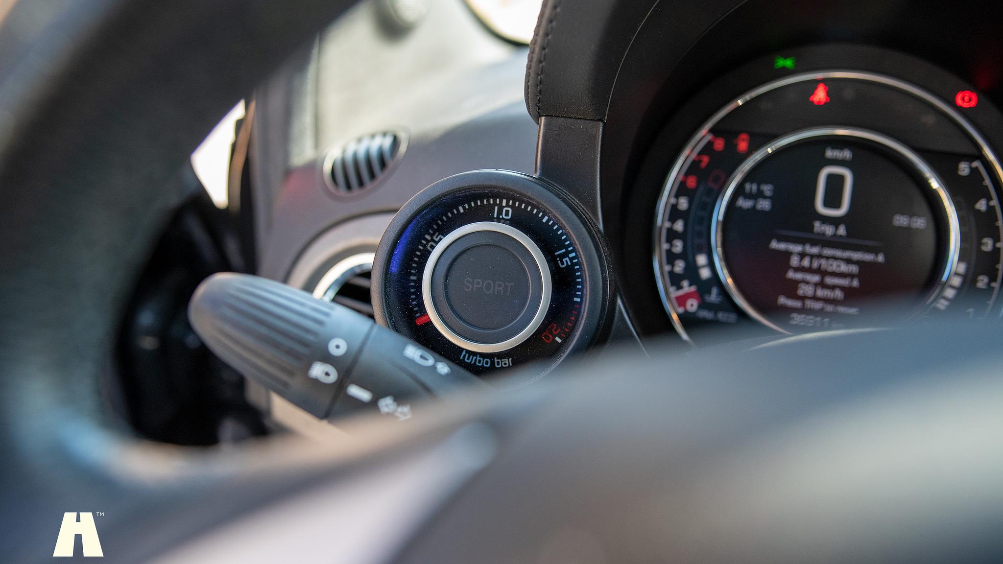 Interior image of 2016 Abarth 595 Competizione (23)