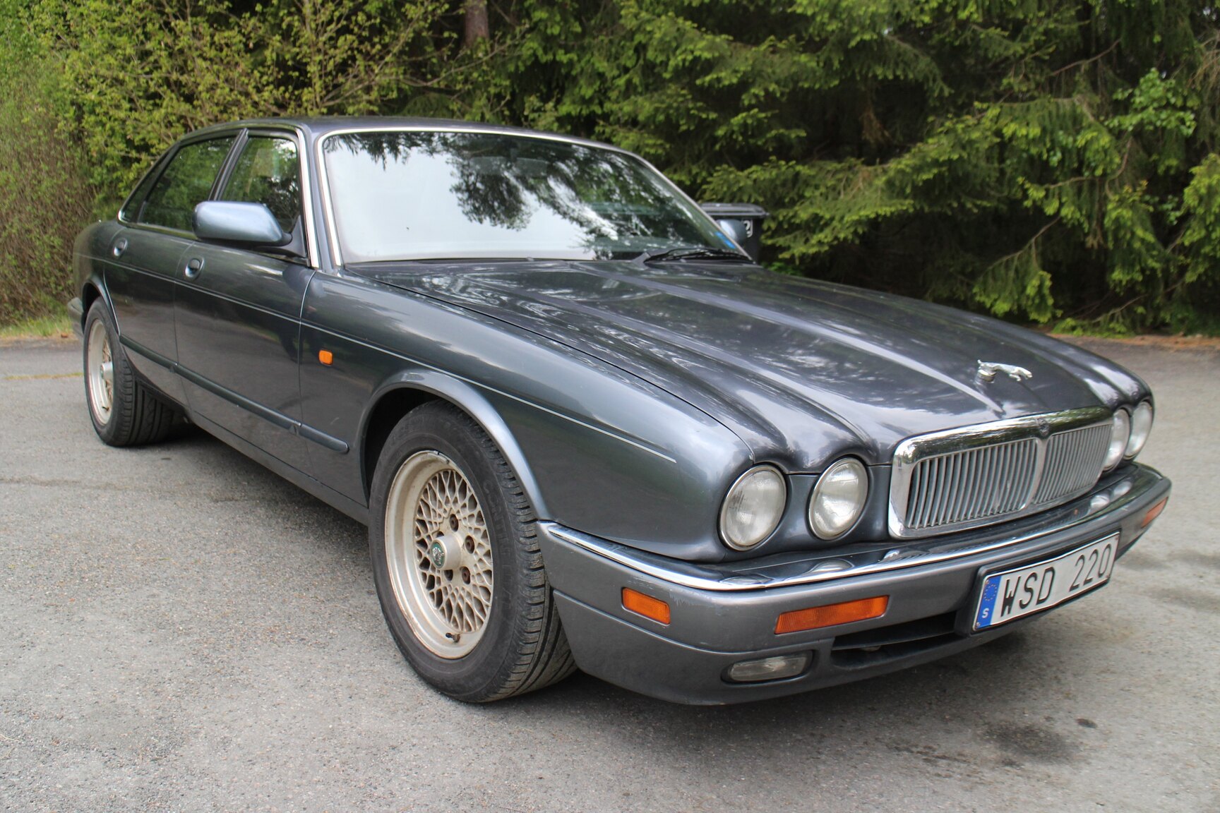 Exterior image of 1997 Jaguar XJ6 3.2