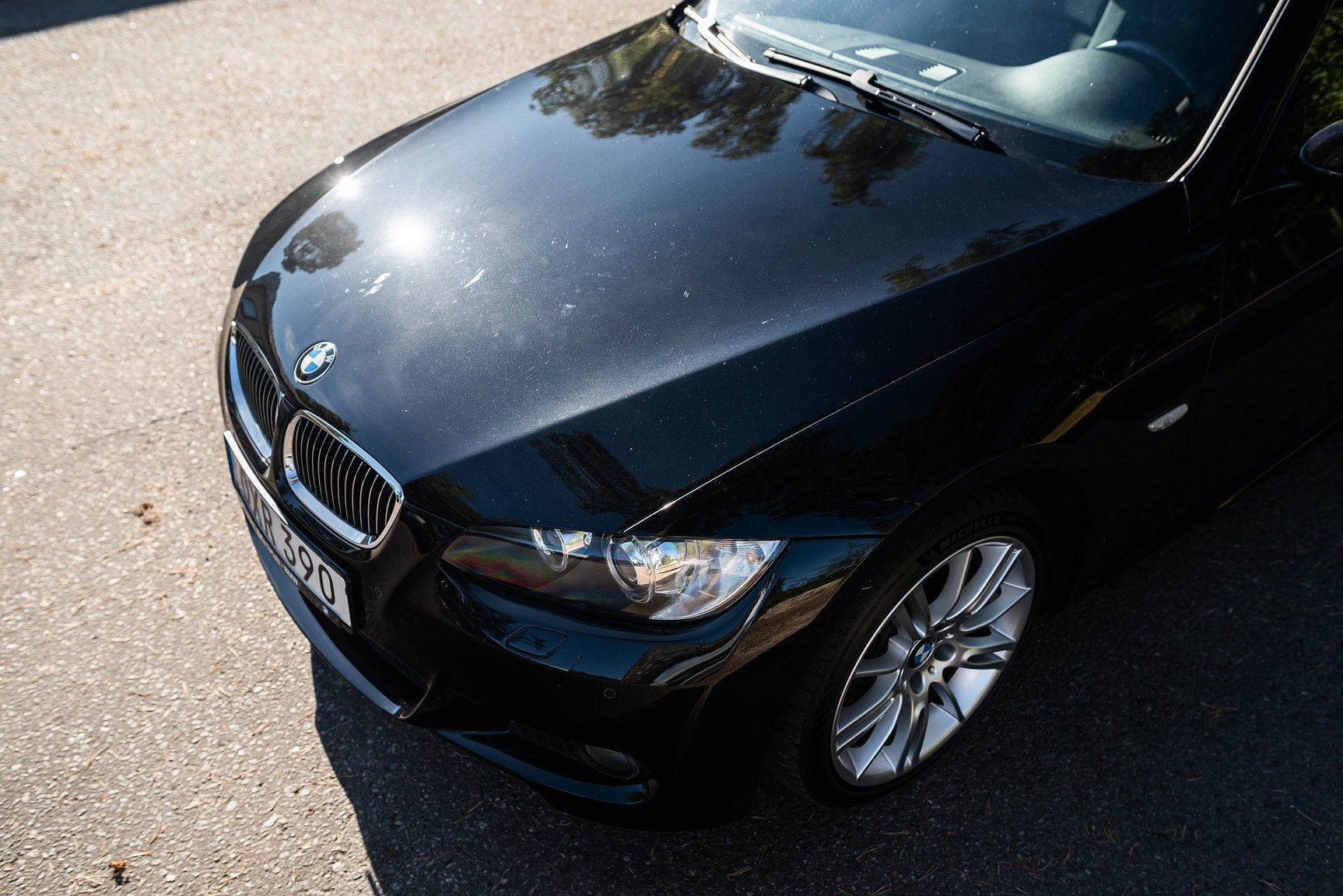 Exterior image of 2009 BMW 325Xi