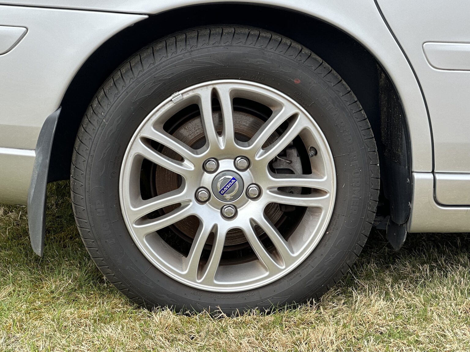 Exterior image of 2008 Volvo V70 Classic